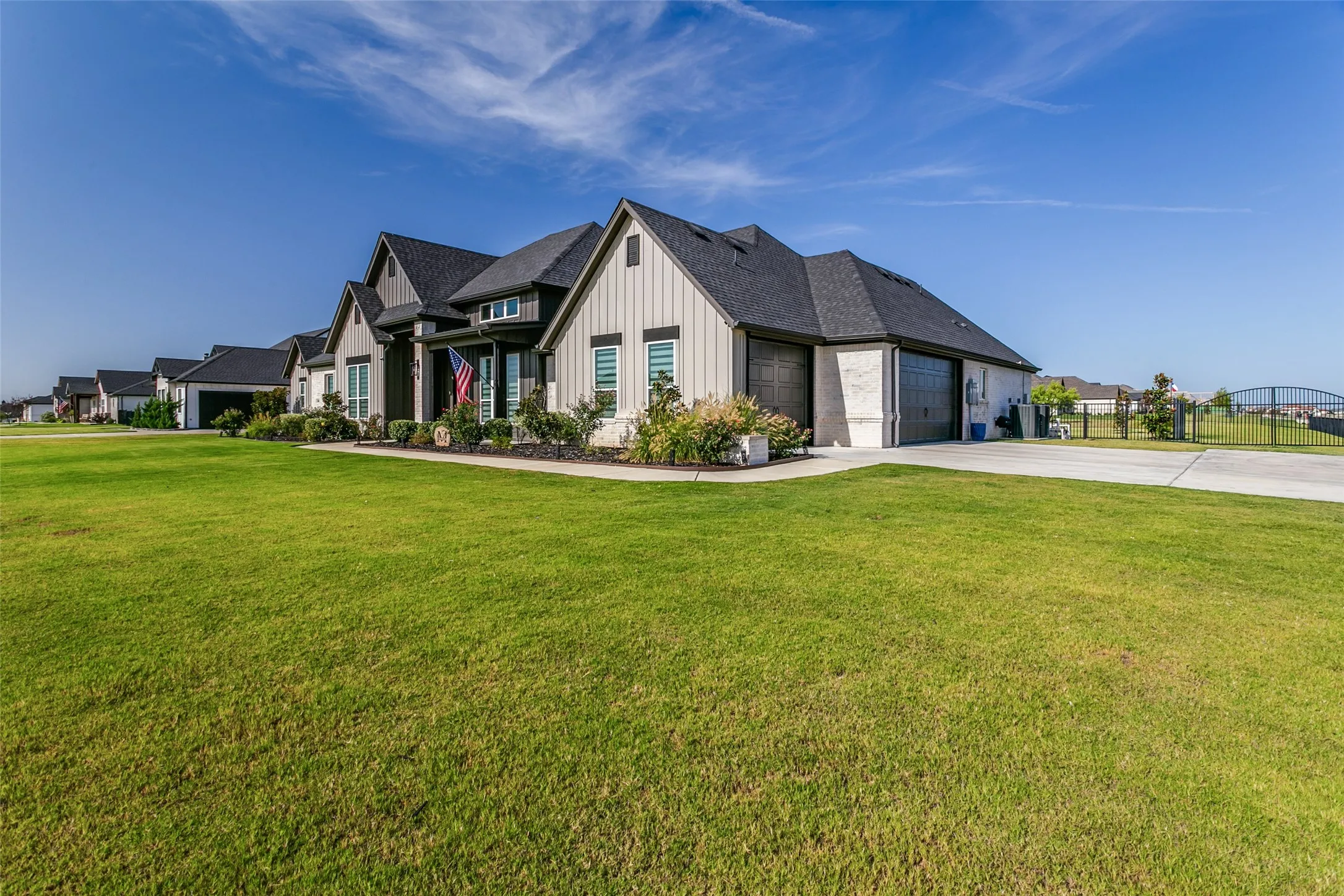 Single Family Residence For Sale in Tarrant County , 12000 Bella Vino Drive, Fort Worth, Texas 76126, 4 Bedroom, 4 Bathroom, 3 Garage spaces, 3,204 Sqft, built in 2022, mls#21357403, Real Estate Agent in Fort Worth, Homes For Sale in Tarrant county, Homes For Sale in Fort Worth, Realtor in Fort Worth Texas, Real Estate Brokerage Independent Realty Texas, Luminita Cordes Realtor