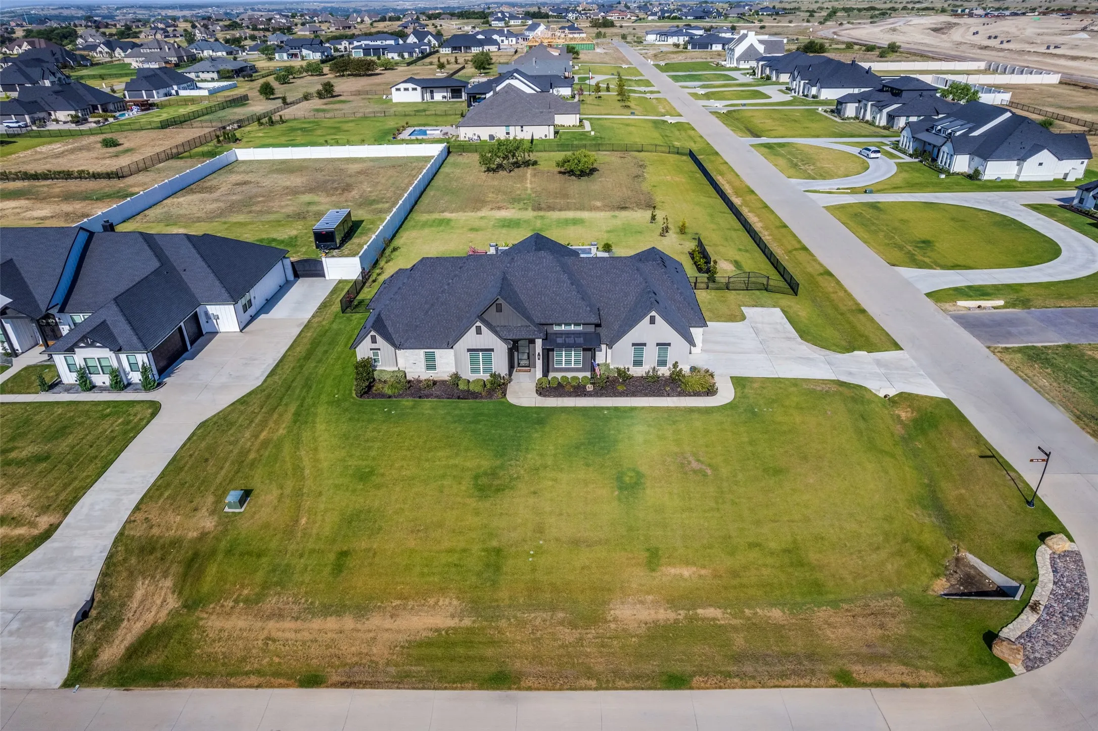 Single Family Residence For Sale in Tarrant County , 12000 Bella Vino Drive, Fort Worth, Texas 76126, 4 Bedroom, 4 Bathroom, 3 Garage spaces, 3,204 Sqft, built in 2022, mls#21357403, Real Estate Agent in Fort Worth, Homes For Sale in Tarrant county, Homes For Sale in Fort Worth, Realtor in Fort Worth Texas, Real Estate Brokerage Independent Realty Texas, Luminita Cordes Realtor