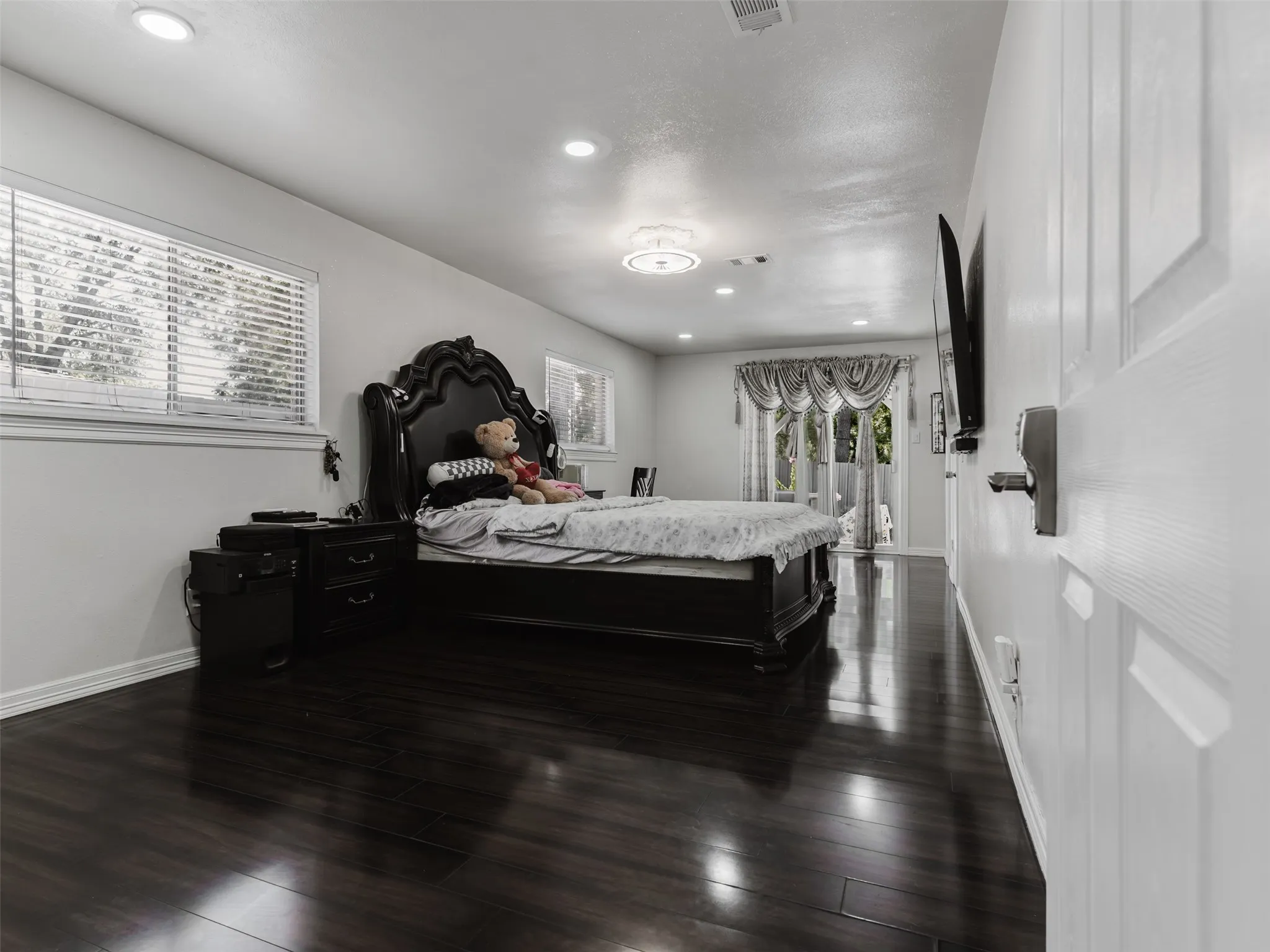 Single Family Residence For Sale in Tarrant County , 500 Oakwood Drive, Euless, Texas 76040, 4 Bedroom, 2 Bathroom, Garage spaces, 2,352 Sqft, built in 1961, mls#21363746, Real Estate Agent in Euless, Homes For Sale in Tarrant county, Homes For Sale in Euless, Realtor in Euless Texas, Real Estate Brokerage Independent Realty Texas, Luminita Cordes Realtor