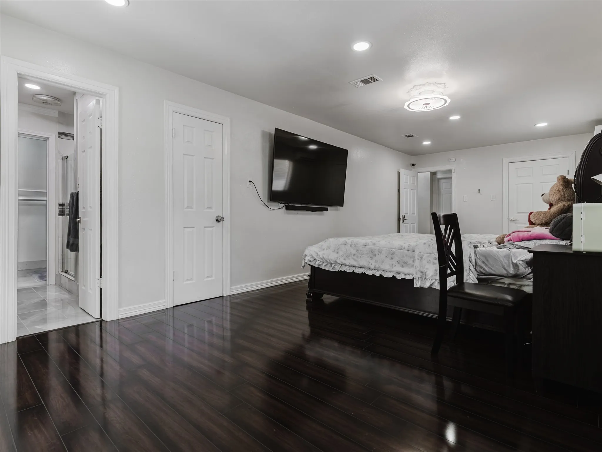 Single Family Residence For Sale in Tarrant County , 500 Oakwood Drive, Euless, Texas 76040, 4 Bedroom, 2 Bathroom, Garage spaces, 2,352 Sqft, built in 1961, mls#21363746, Real Estate Agent in Euless, Homes For Sale in Tarrant county, Homes For Sale in Euless, Realtor in Euless Texas, Real Estate Brokerage Independent Realty Texas, Luminita Cordes Realtor