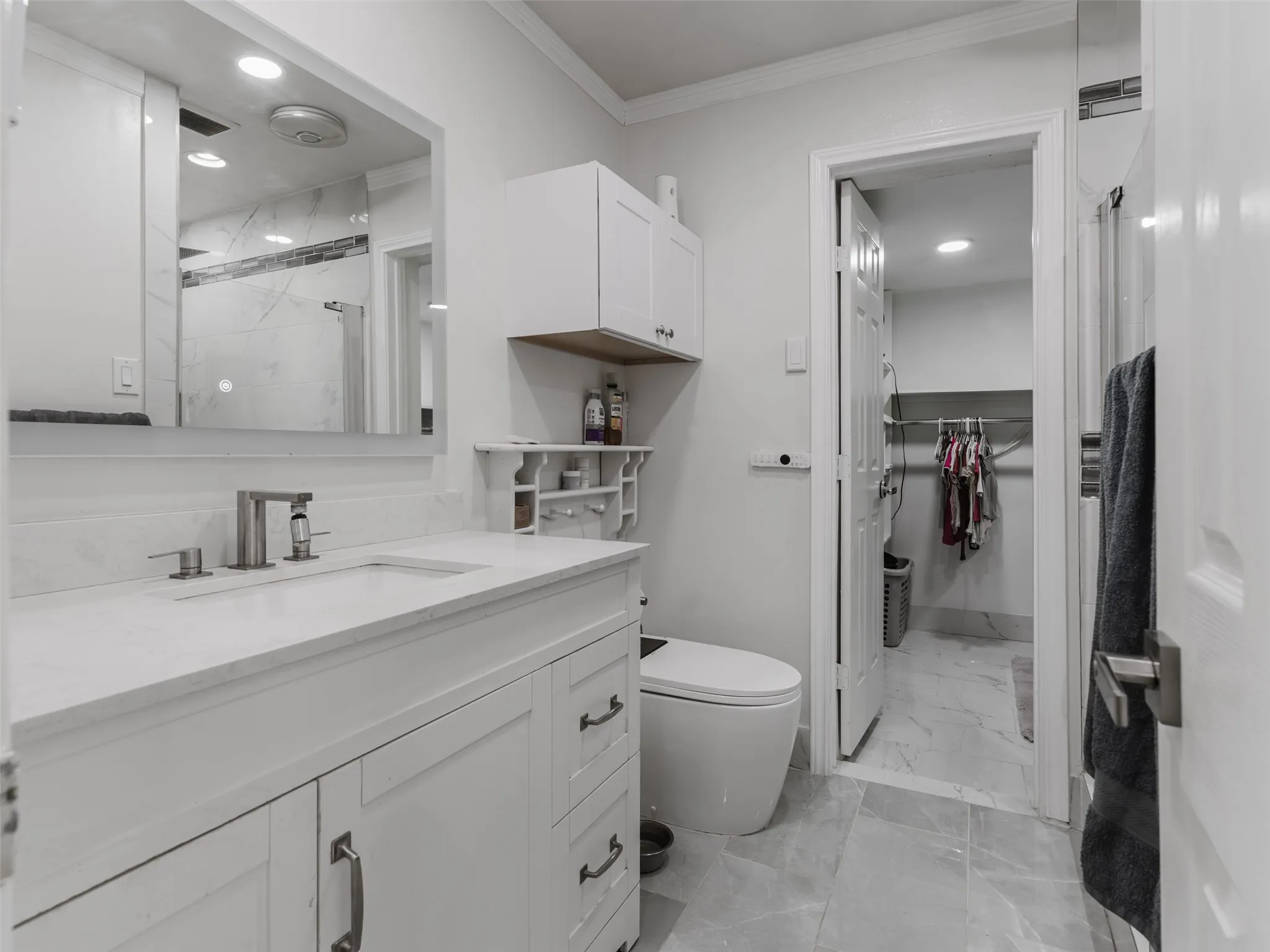 Single Family Residence For Sale in Tarrant County , 500 Oakwood Drive, Euless, Texas 76040, 4 Bedroom, 2 Bathroom, Garage spaces, 2,352 Sqft, built in 1961, mls#21363746, Real Estate Agent in Euless, Homes For Sale in Tarrant county, Homes For Sale in Euless, Realtor in Euless Texas, Real Estate Brokerage Independent Realty Texas, Luminita Cordes Realtor