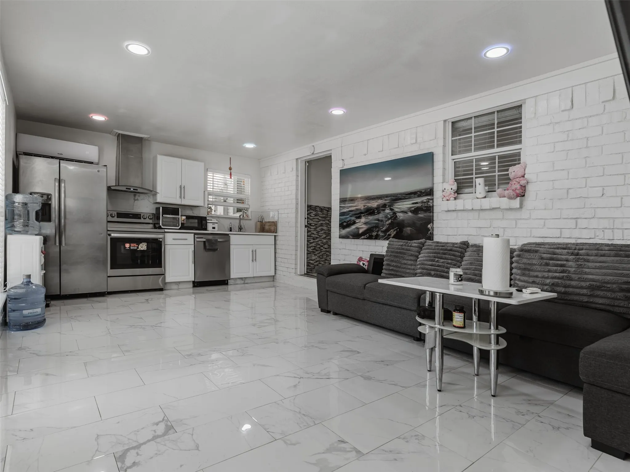 Single Family Residence For Sale in Tarrant County , 500 Oakwood Drive, Euless, Texas 76040, 4 Bedroom, 2 Bathroom, Garage spaces, 2,352 Sqft, built in 1961, mls#21363746, Real Estate Agent in Euless, Homes For Sale in Tarrant county, Homes For Sale in Euless, Realtor in Euless Texas, Real Estate Brokerage Independent Realty Texas, Luminita Cordes Realtor