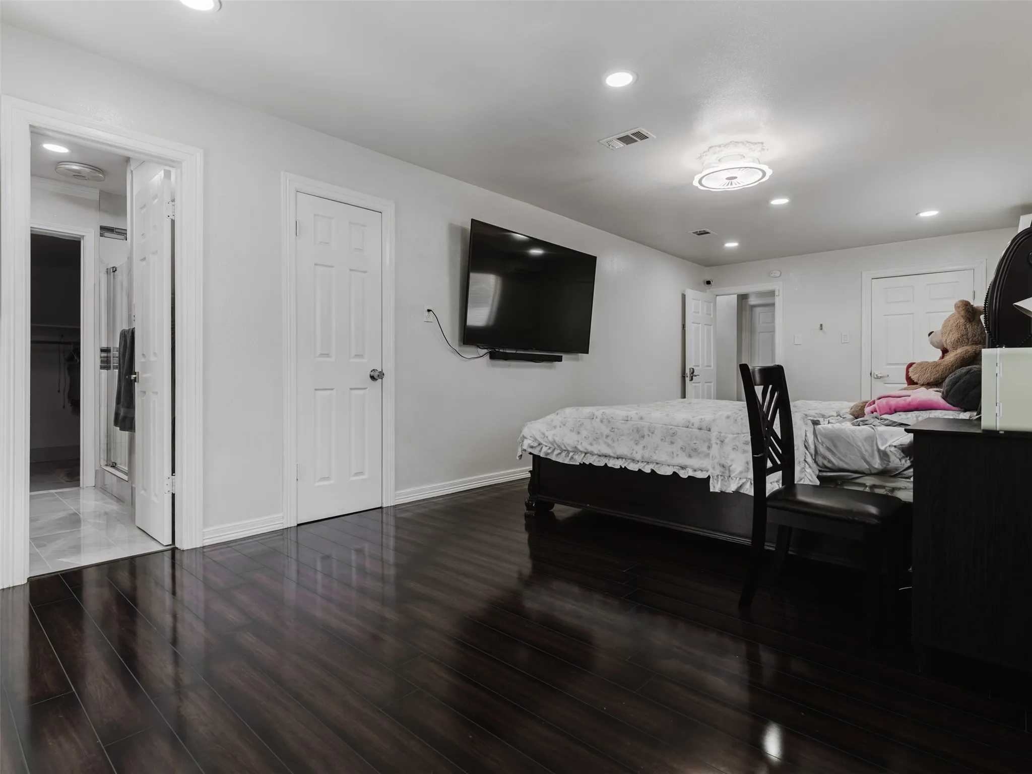 Single Family Residence For Sale in Tarrant County , 500 Oakwood Drive, Euless, Texas 76040, 4 Bedroom, 2 Bathroom, Garage spaces, 2,352 Sqft, built in 1961, mls#21363746, Real Estate Agent in Euless, Homes For Sale in Tarrant county, Homes For Sale in Euless, Realtor in Euless Texas, Real Estate Brokerage Independent Realty Texas, Luminita Cordes Realtor