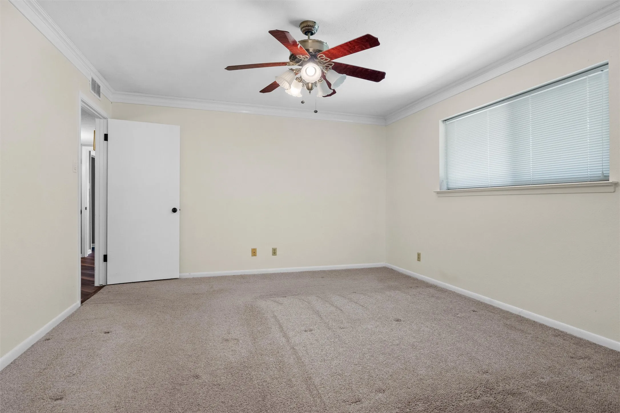 Single Family Residence For Sale in Dallas County , 1601 Dakota Drive, Garland, Texas 75043, 4 Bedroom, 3 Bathroom, 3 Garage spaces, 2,297 Sqft, built in 1968, mls#21363901, Real Estate Agent in Garland, Homes For Sale in Dallas county, Homes For Sale in Garland, Realtor in Garland Texas, Real Estate Brokerage Independent Realty Texas, Luminita Cordes Realtor