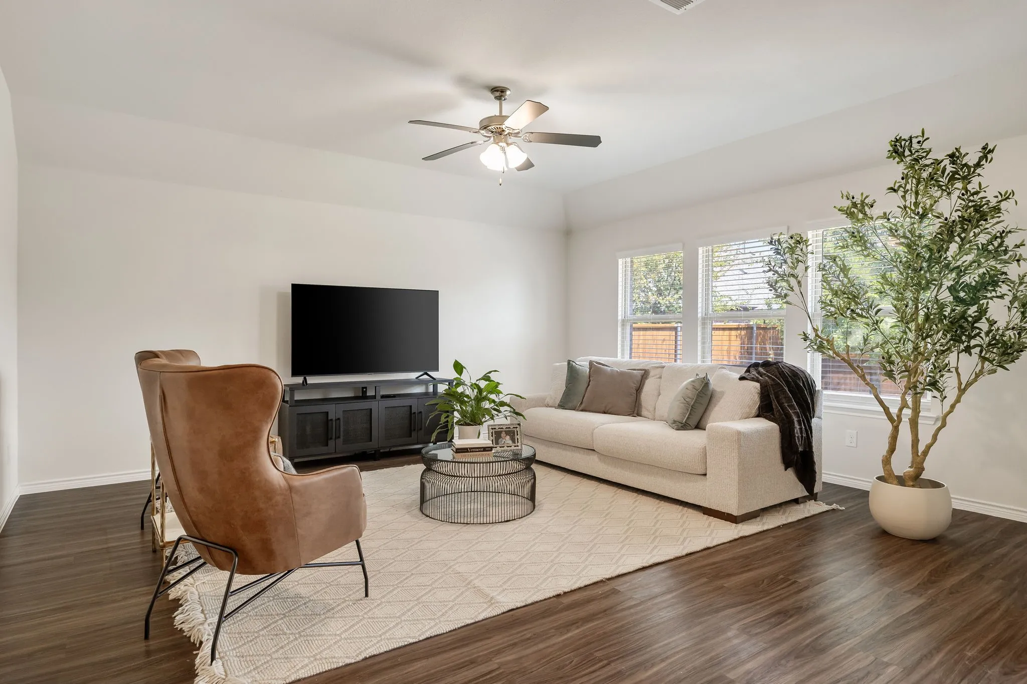 Single Family Residence For Sale in Collin County , 1024 Berry Street, Celina, Texas 75009, 3 Bedroom, 2 Bathroom, 2 Garage spaces, 2,187 Sqft, built in 2019, mls#21361809, Real Estate Agent in Celina, Homes For Sale in Collin county, Homes For Sale in Celina, Realtor in Celina Texas, Real Estate Brokerage Independent Realty Texas, Luminita Cordes Realtor
