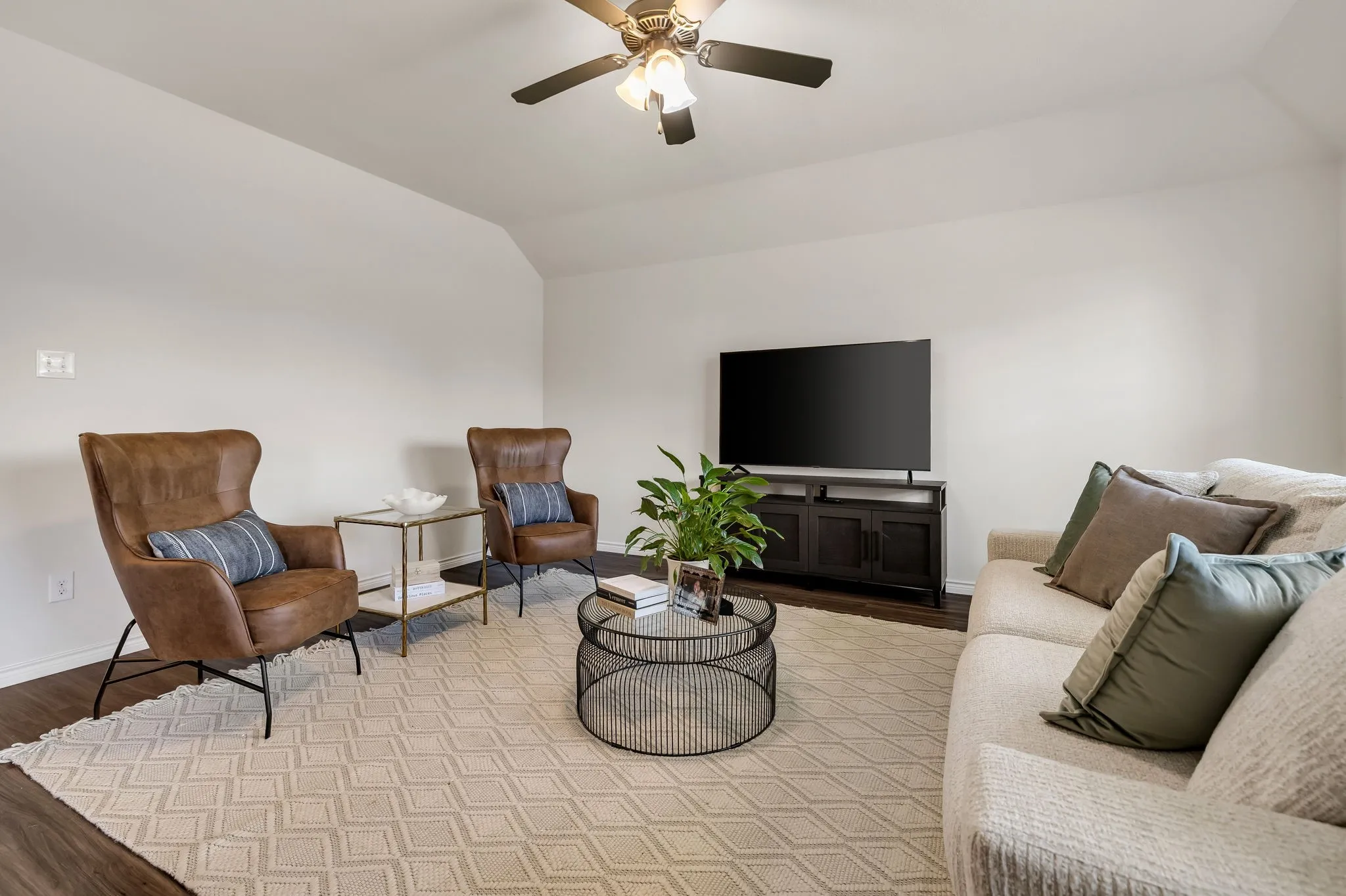 Single Family Residence For Sale in Collin County , 1024 Berry Street, Celina, Texas 75009, 3 Bedroom, 2 Bathroom, 2 Garage spaces, 2,187 Sqft, built in 2019, mls#21361809, Real Estate Agent in Celina, Homes For Sale in Collin county, Homes For Sale in Celina, Realtor in Celina Texas, Real Estate Brokerage Independent Realty Texas, Luminita Cordes Realtor