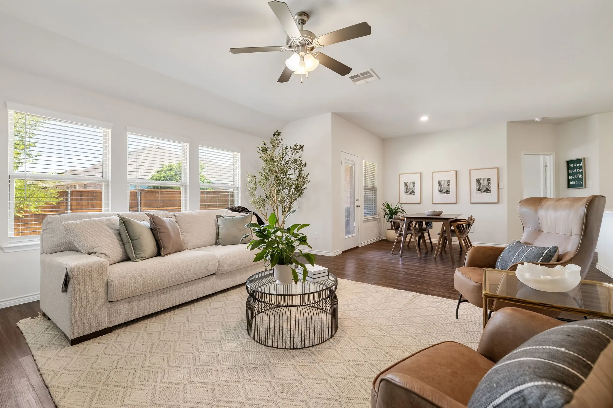 Single Family Residence For Sale in Collin County , 1024 Berry Street, Celina, Texas 75009, 3 Bedroom, 2 Bathroom, 2 Garage spaces, 2,187 Sqft, built in 2019, mls#21361809, Real Estate Agent in Celina, Homes For Sale in Collin county, Homes For Sale in Celina, Realtor in Celina Texas, Real Estate Brokerage Independent Realty Texas, Luminita Cordes Realtor