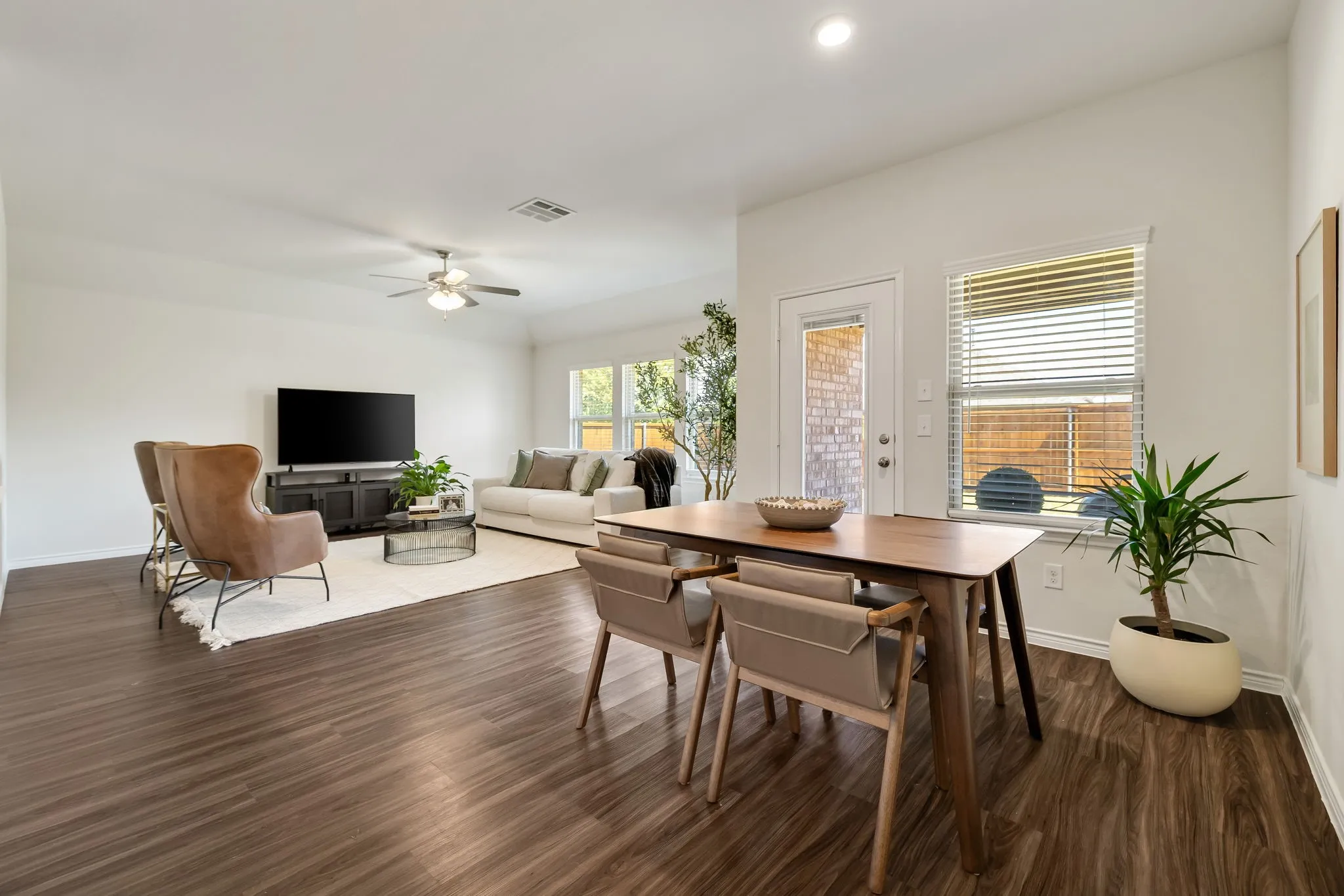 Single Family Residence For Sale in Collin County , 1024 Berry Street, Celina, Texas 75009, 3 Bedroom, 2 Bathroom, 2 Garage spaces, 2,187 Sqft, built in 2019, mls#21361809, Real Estate Agent in Celina, Homes For Sale in Collin county, Homes For Sale in Celina, Realtor in Celina Texas, Real Estate Brokerage Independent Realty Texas, Luminita Cordes Realtor