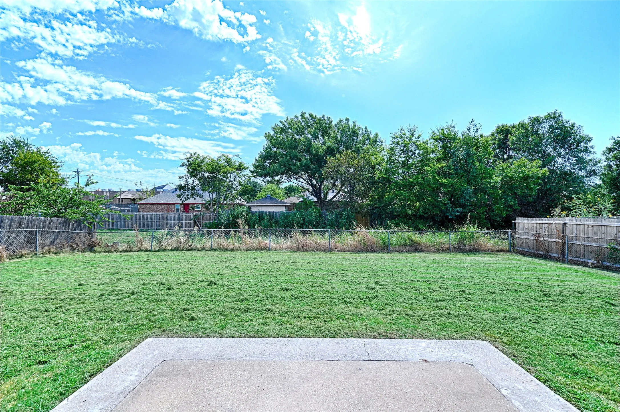 Single Family Residence For Sale in Hunt County , 5003 Canton Street, Greenville, Texas 75402, 3 Bedroom, 2 Bathroom, 2 Garage spaces, 1,343 Sqft, built in 1999, mls#21362660, Real Estate Agent in Greenville, Homes For Sale in Hunt county, Homes For Sale in Greenville, Realtor in Greenville Texas, Real Estate Brokerage Independent Realty Texas, Luminita Cordes Realtor