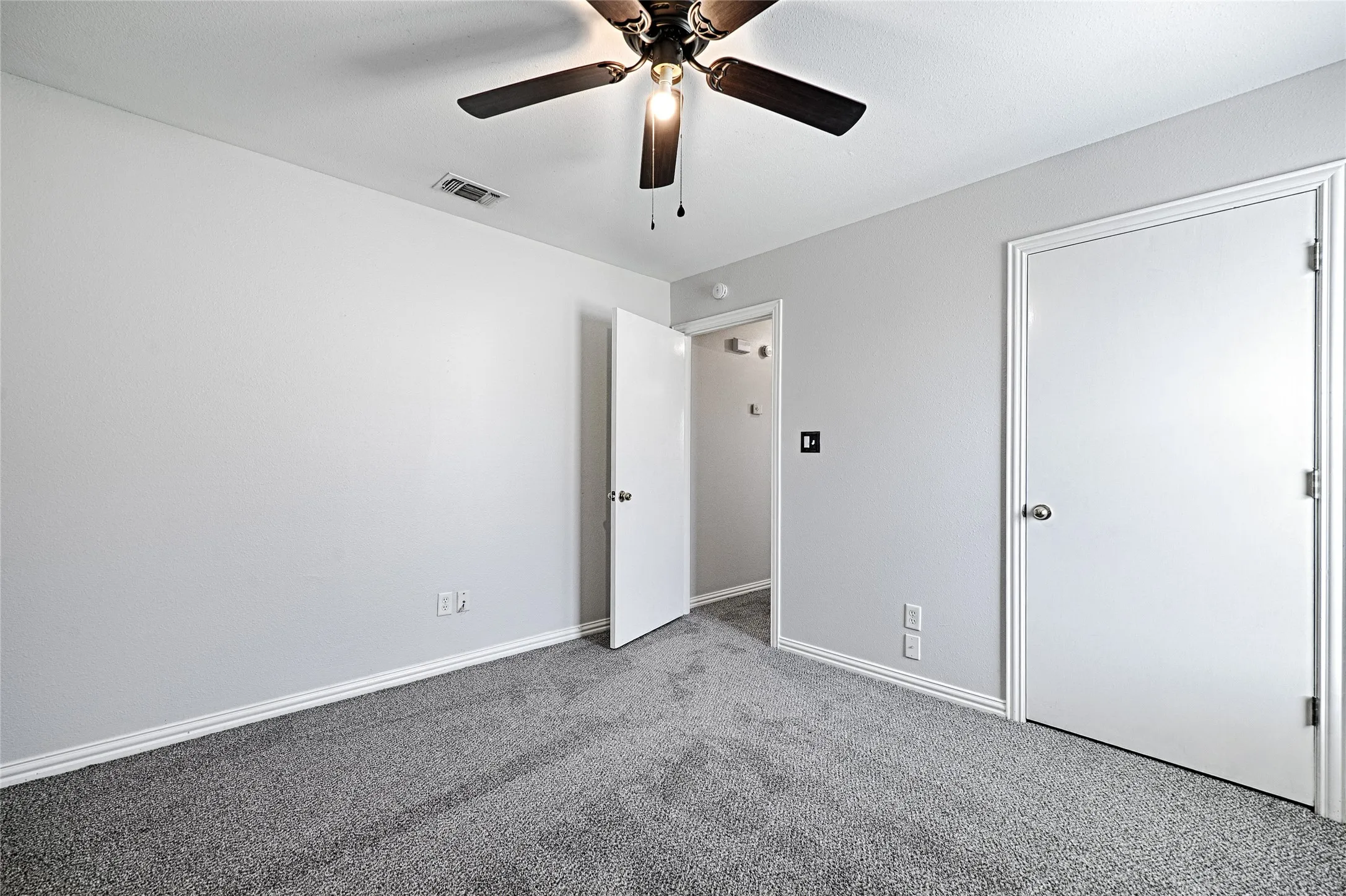 Single Family Residence For Sale in Hunt County , 5003 Canton Street, Greenville, Texas 75402, 3 Bedroom, 2 Bathroom, 2 Garage spaces, 1,343 Sqft, built in 1999, mls#21362660, Real Estate Agent in Greenville, Homes For Sale in Hunt county, Homes For Sale in Greenville, Realtor in Greenville Texas, Real Estate Brokerage Independent Realty Texas, Luminita Cordes Realtor