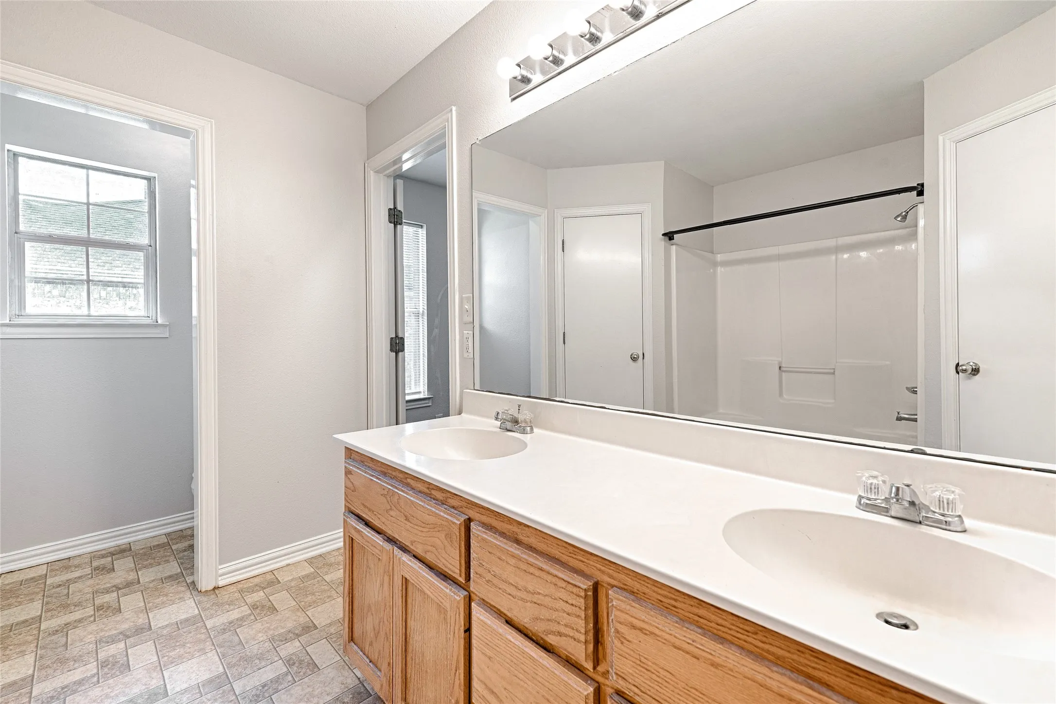 Single Family Residence For Sale in Hunt County , 5003 Canton Street, Greenville, Texas 75402, 3 Bedroom, 2 Bathroom, 2 Garage spaces, 1,343 Sqft, built in 1999, mls#21362660, Real Estate Agent in Greenville, Homes For Sale in Hunt county, Homes For Sale in Greenville, Realtor in Greenville Texas, Real Estate Brokerage Independent Realty Texas, Luminita Cordes Realtor