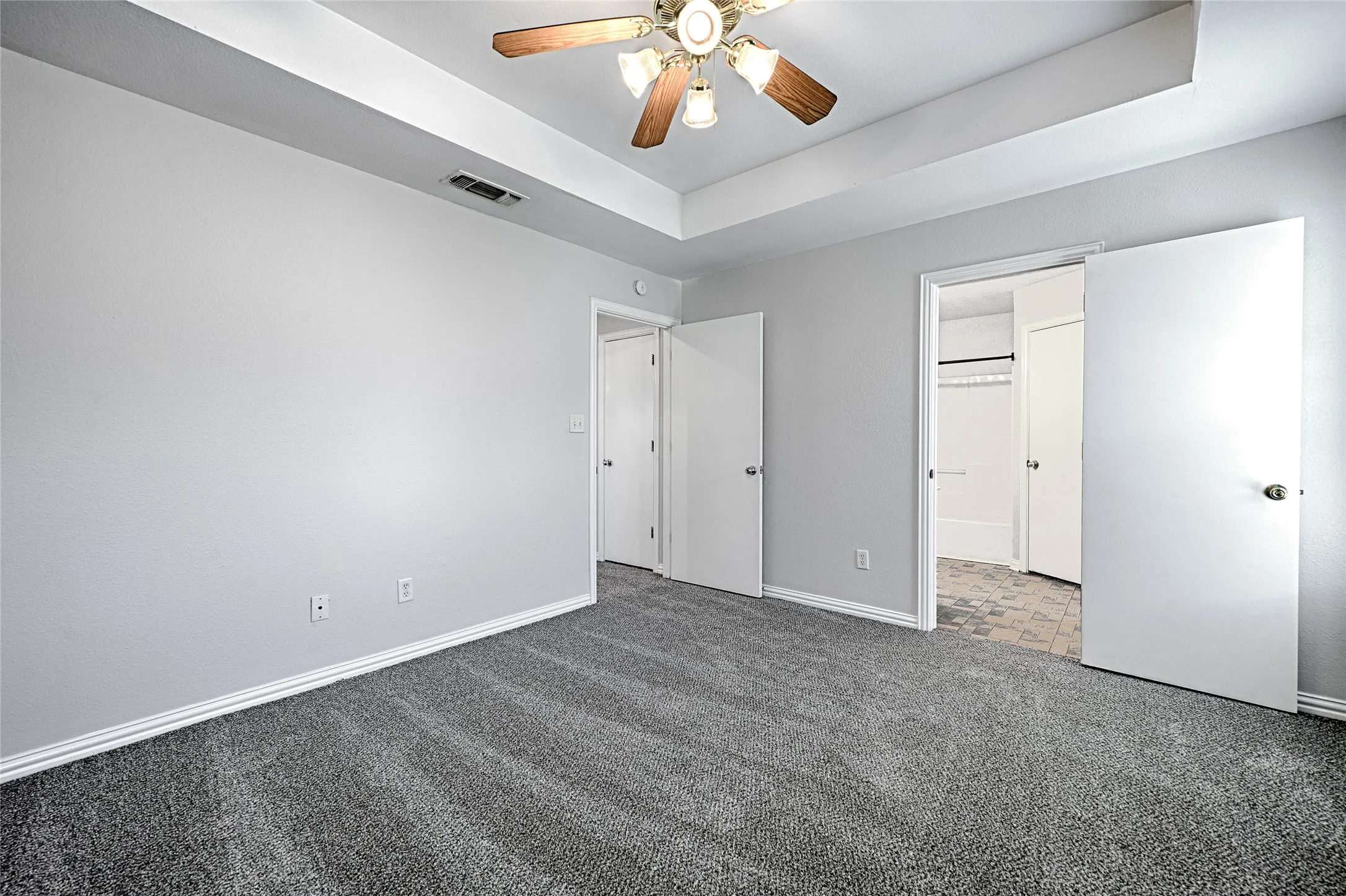 Single Family Residence For Sale in Hunt County , 5003 Canton Street, Greenville, Texas 75402, 3 Bedroom, 2 Bathroom, 2 Garage spaces, 1,343 Sqft, built in 1999, mls#21362660, Real Estate Agent in Greenville, Homes For Sale in Hunt county, Homes For Sale in Greenville, Realtor in Greenville Texas, Real Estate Brokerage Independent Realty Texas, Luminita Cordes Realtor