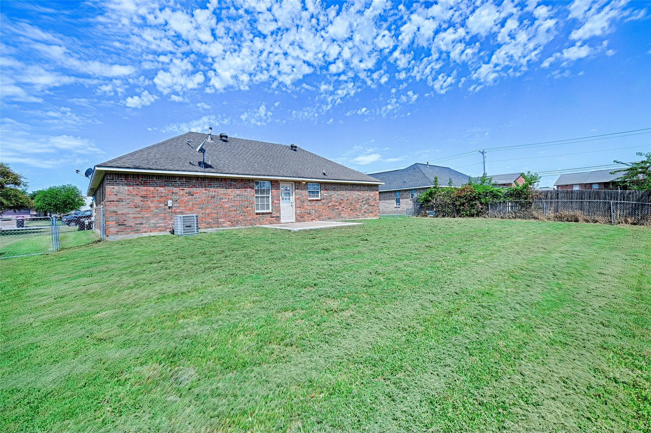 Single Family Residence For Sale in Hunt County , 5003 Canton Street, Greenville, Texas 75402, 3 Bedroom, 2 Bathroom, 2 Garage spaces, 1,343 Sqft, built in 1999, mls#21362660, Real Estate Agent in Greenville, Homes For Sale in Hunt county, Homes For Sale in Greenville, Realtor in Greenville Texas, Real Estate Brokerage Independent Realty Texas, Luminita Cordes Realtor