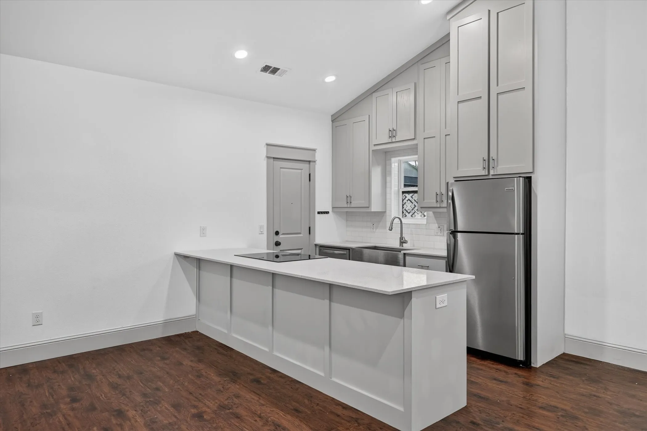Single Family Residence For Rent in Grayson County , 1216 W Nelson Street, Denison, Texas 75020, 3 Bedroom, 2 Bathroom, 2 Garage spaces, 1,200 Sqft, built in 2019, mls#21364301, Real Estate Agent in Denison, Homes For Rent in Grayson county, Homes For Rent in Denison, Realtor in Denison Texas, Real Estate Brokerage Independent Realty Texas, Luminita Cordes Realtor