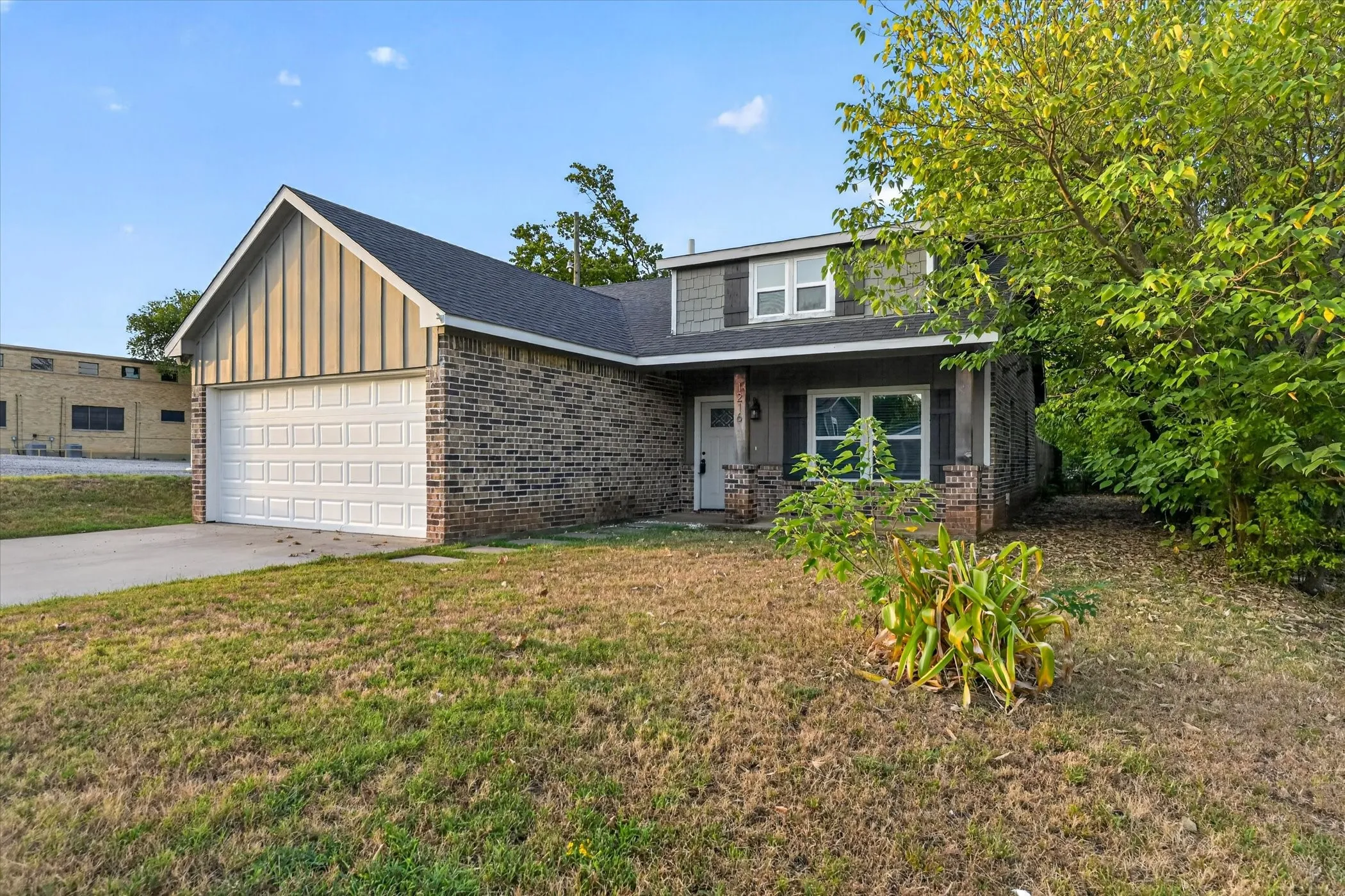 Single Family Residence For Rent in Grayson County , 1216 W Nelson Street, Denison, Texas 75020, 3 Bedroom, 2 Bathroom, 2 Garage spaces, 1,200 Sqft, built in 2019, mls#21364301, Real Estate Agent in Denison, Homes For Rent in Grayson county, Homes For Rent in Denison, Realtor in Denison Texas, Real Estate Brokerage Independent Realty Texas, Luminita Cordes Realtor