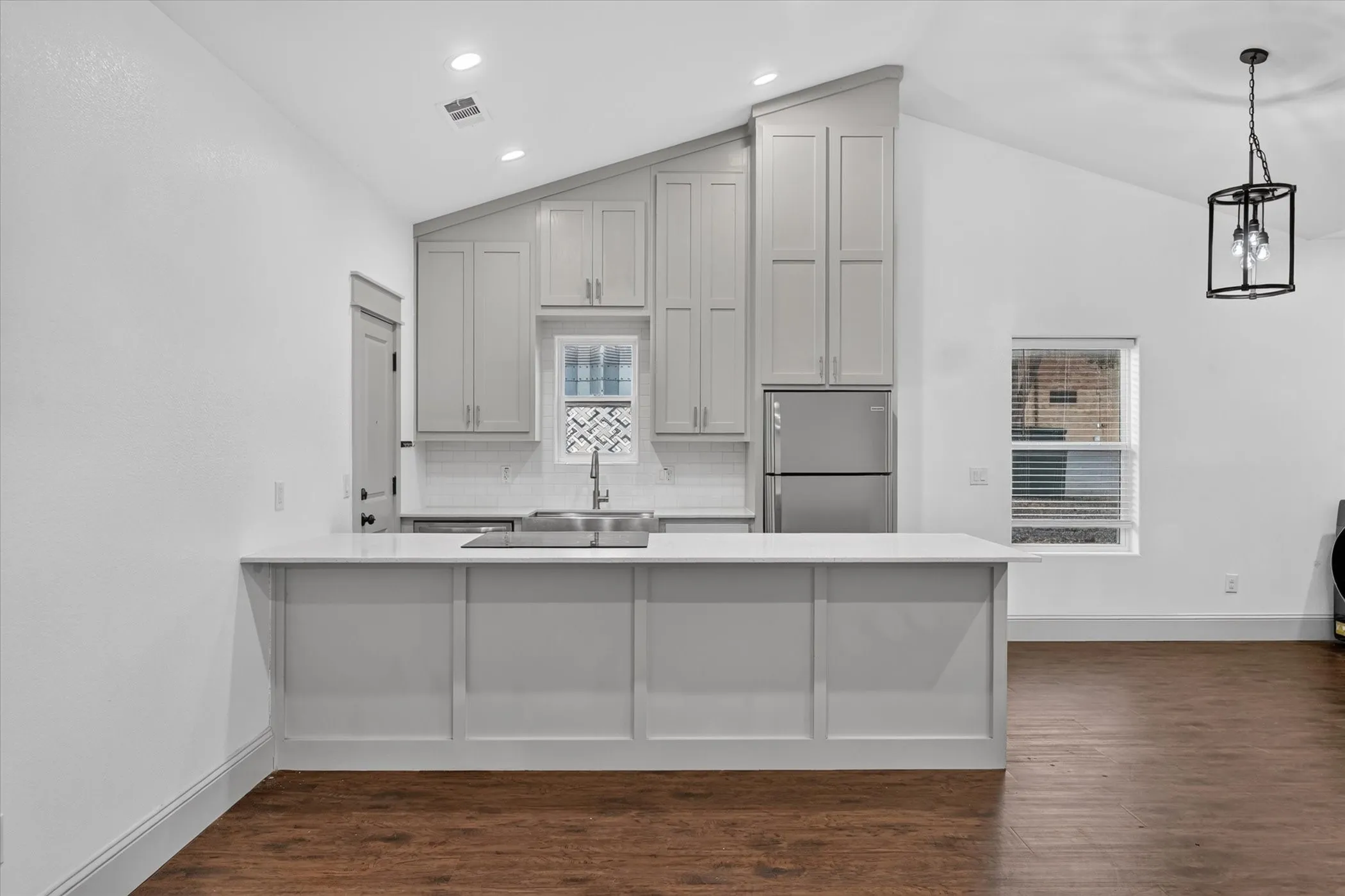 Single Family Residence For Rent in Grayson County , 1216 W Nelson Street, Denison, Texas 75020, 3 Bedroom, 2 Bathroom, 2 Garage spaces, 1,200 Sqft, built in 2019, mls#21364301, Real Estate Agent in Denison, Homes For Rent in Grayson county, Homes For Rent in Denison, Realtor in Denison Texas, Real Estate Brokerage Independent Realty Texas, Luminita Cordes Realtor