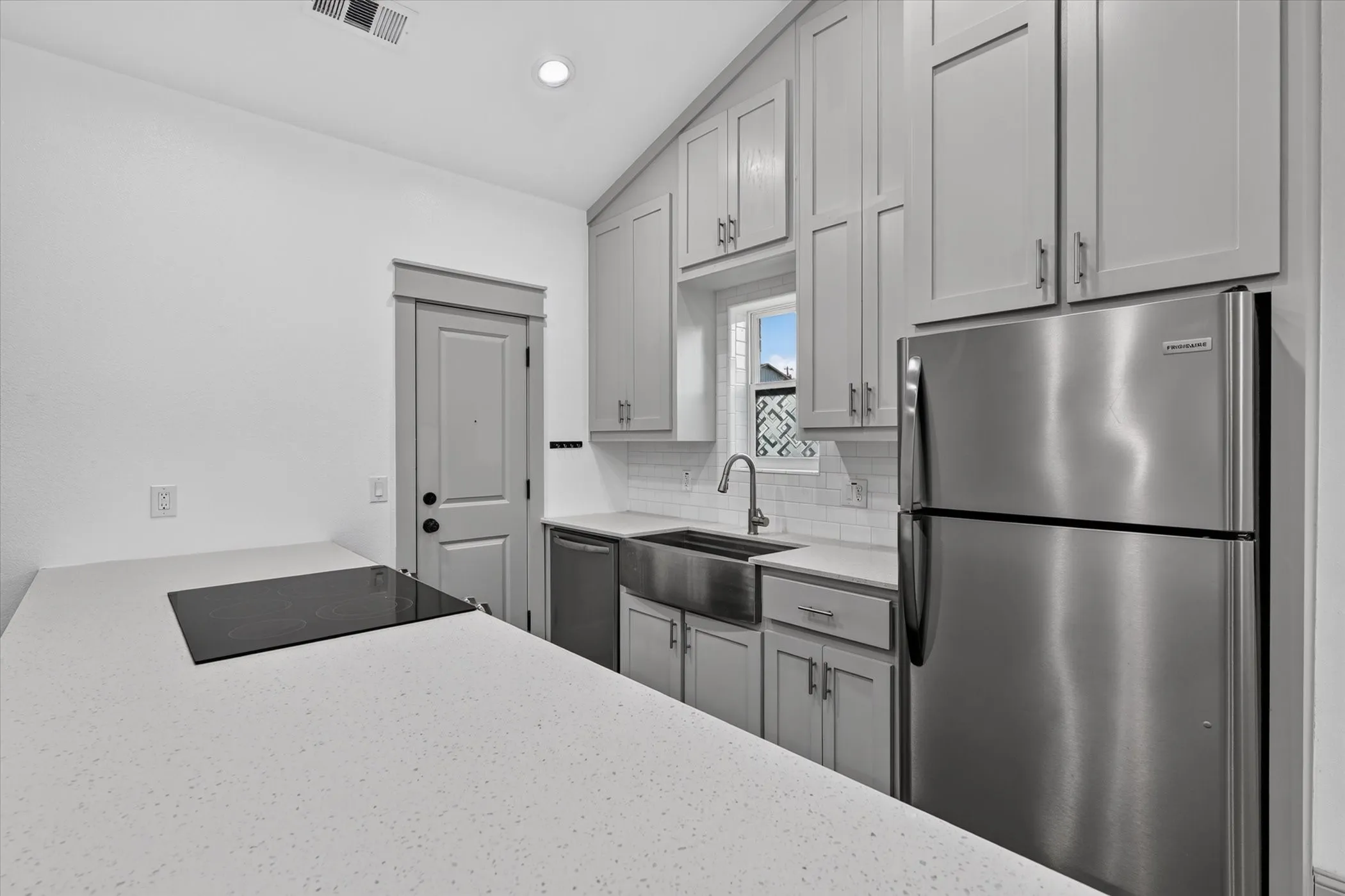 Single Family Residence For Rent in Grayson County , 1216 W Nelson Street, Denison, Texas 75020, 3 Bedroom, 2 Bathroom, 2 Garage spaces, 1,200 Sqft, built in 2019, mls#21364301, Real Estate Agent in Denison, Homes For Rent in Grayson county, Homes For Rent in Denison, Realtor in Denison Texas, Real Estate Brokerage Independent Realty Texas, Luminita Cordes Realtor