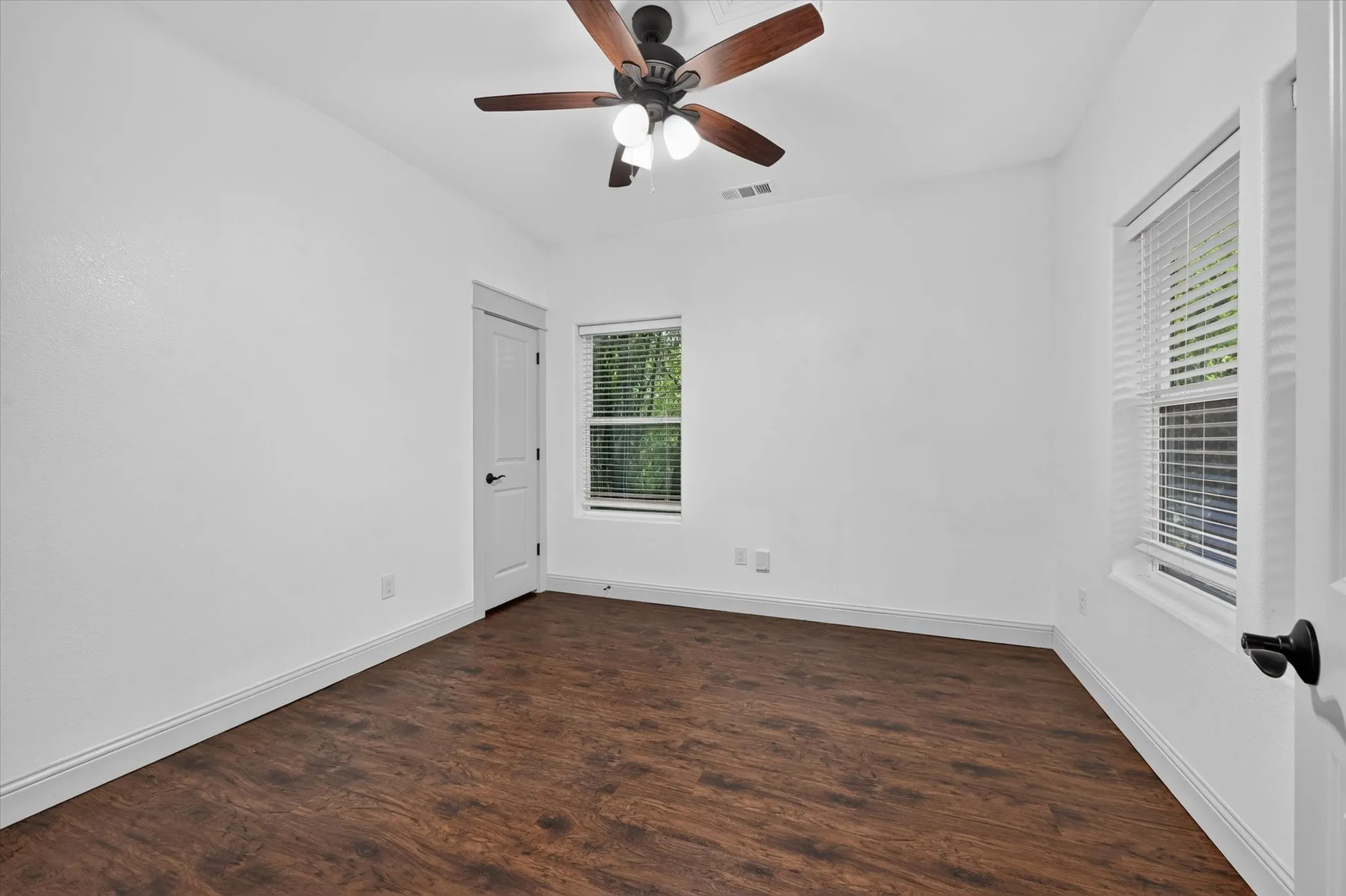 Single Family Residence For Rent in Grayson County , 1216 W Nelson Street, Denison, Texas 75020, 3 Bedroom, 2 Bathroom, 2 Garage spaces, 1,200 Sqft, built in 2019, mls#21364301, Real Estate Agent in Denison, Homes For Rent in Grayson county, Homes For Rent in Denison, Realtor in Denison Texas, Real Estate Brokerage Independent Realty Texas, Luminita Cordes Realtor