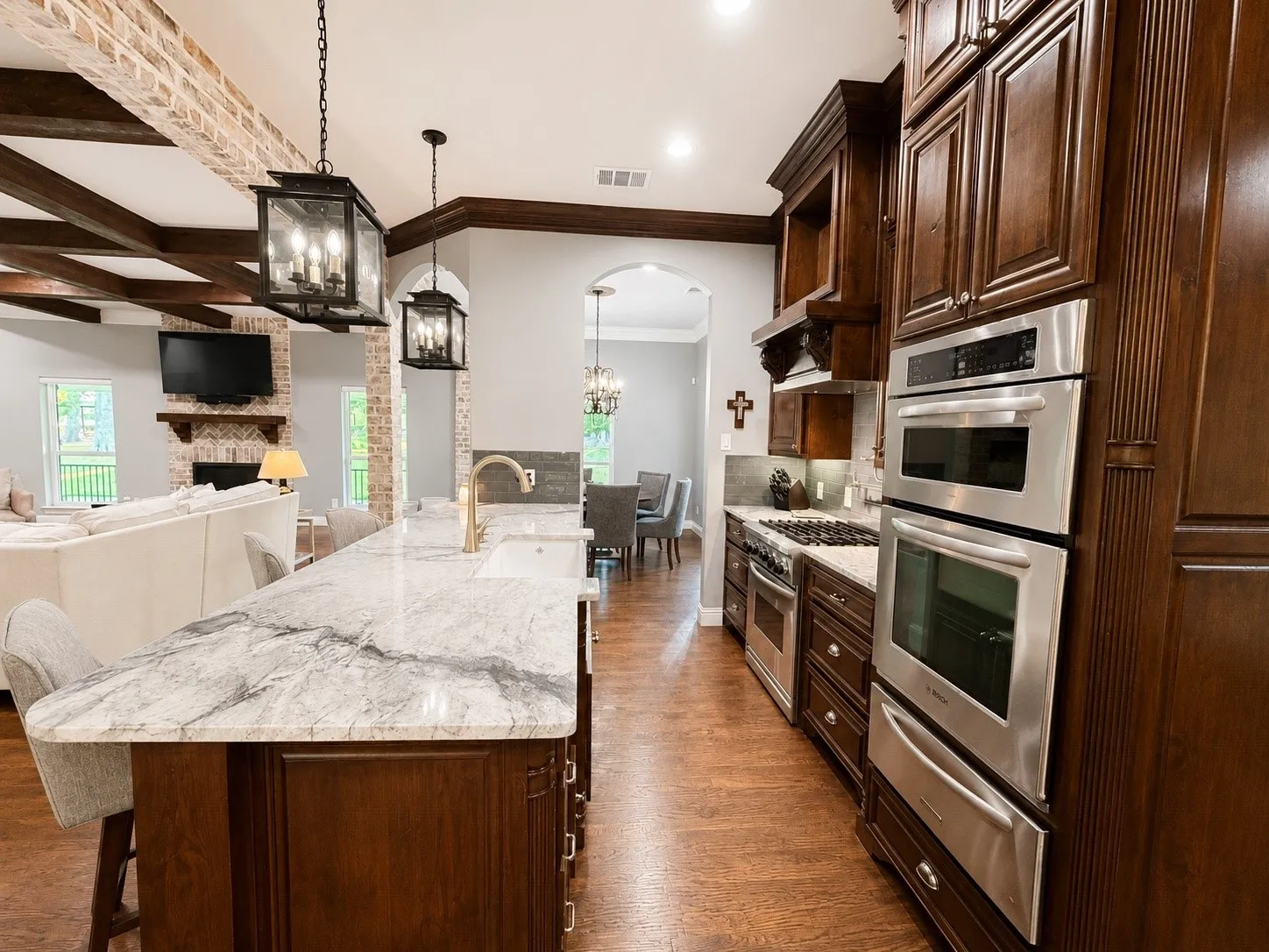 Single Family Residence For Sale in Collin County , 1606 Sam Rayburn Highway, Melissa, Texas 75454, 4 Bedroom, 5 Bathroom, 2 Garage spaces, 3,829 Sqft, built in 2001, mls#21361045, Real Estate Agent in Melissa, Homes For Sale in Collin county, Homes For Sale in Melissa, Realtor in Melissa Texas, Real Estate Brokerage Independent Realty Texas, Luminita Cordes Realtor