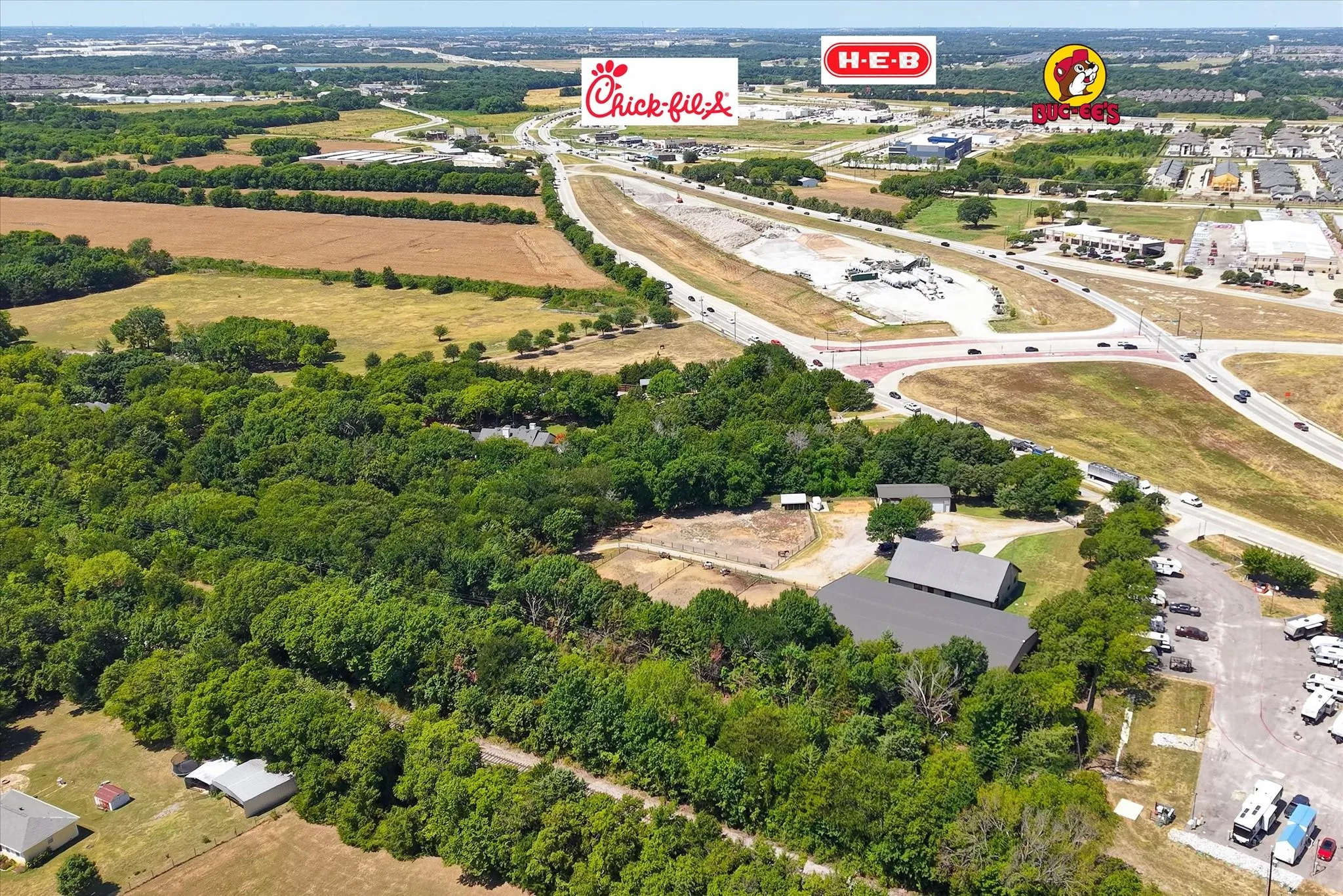 Single Family Residence For Sale in Collin County , 1606 Sam Rayburn Highway, Melissa, Texas 75454, 4 Bedroom, 5 Bathroom, 2 Garage spaces, 3,829 Sqft, built in 2001, mls#21361045, Real Estate Agent in Melissa, Homes For Sale in Collin county, Homes For Sale in Melissa, Realtor in Melissa Texas, Real Estate Brokerage Independent Realty Texas, Luminita Cordes Realtor