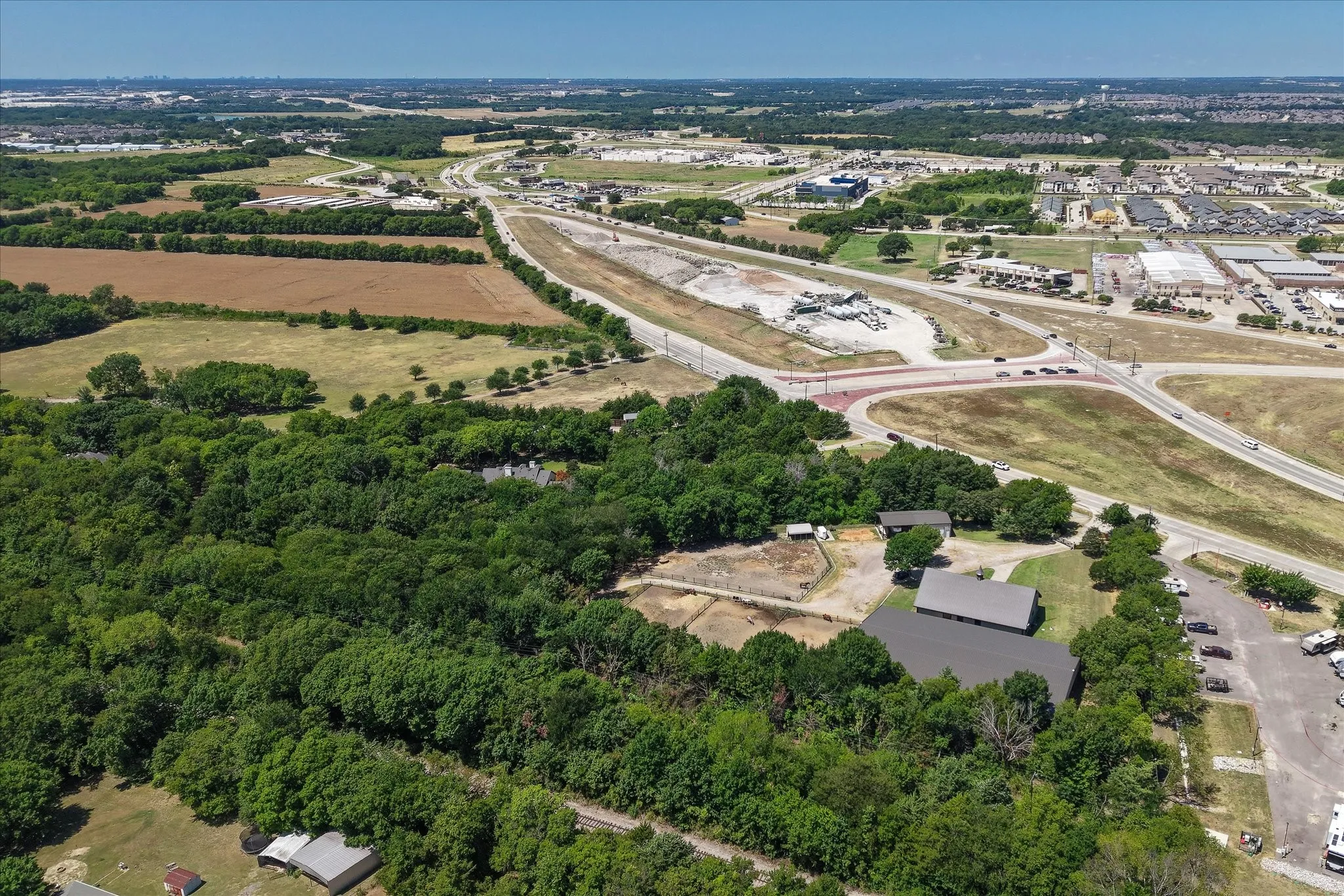 Single Family Residence For Sale in Collin County , 1606 Sam Rayburn Highway, Melissa, Texas 75454, 4 Bedroom, 5 Bathroom, 2 Garage spaces, 3,829 Sqft, built in 2001, mls#21361045, Real Estate Agent in Melissa, Homes For Sale in Collin county, Homes For Sale in Melissa, Realtor in Melissa Texas, Real Estate Brokerage Independent Realty Texas, Luminita Cordes Realtor