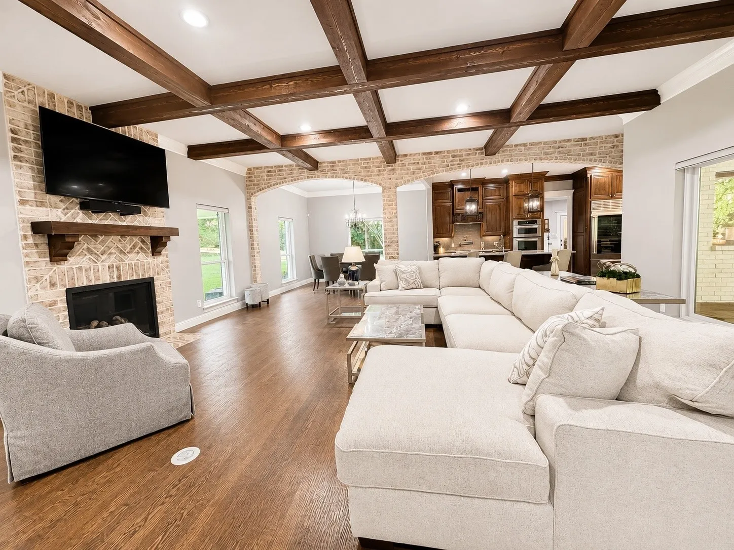 Single Family Residence For Sale in Collin County , 1606 Sam Rayburn Highway, Melissa, Texas 75454, 4 Bedroom, 5 Bathroom, 2 Garage spaces, 3,829 Sqft, built in 2001, mls#21361045, Real Estate Agent in Melissa, Homes For Sale in Collin county, Homes For Sale in Melissa, Realtor in Melissa Texas, Real Estate Brokerage Independent Realty Texas, Luminita Cordes Realtor