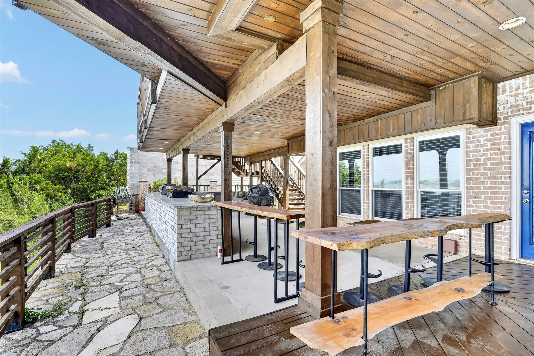 Expansive deck with large space for extra seating