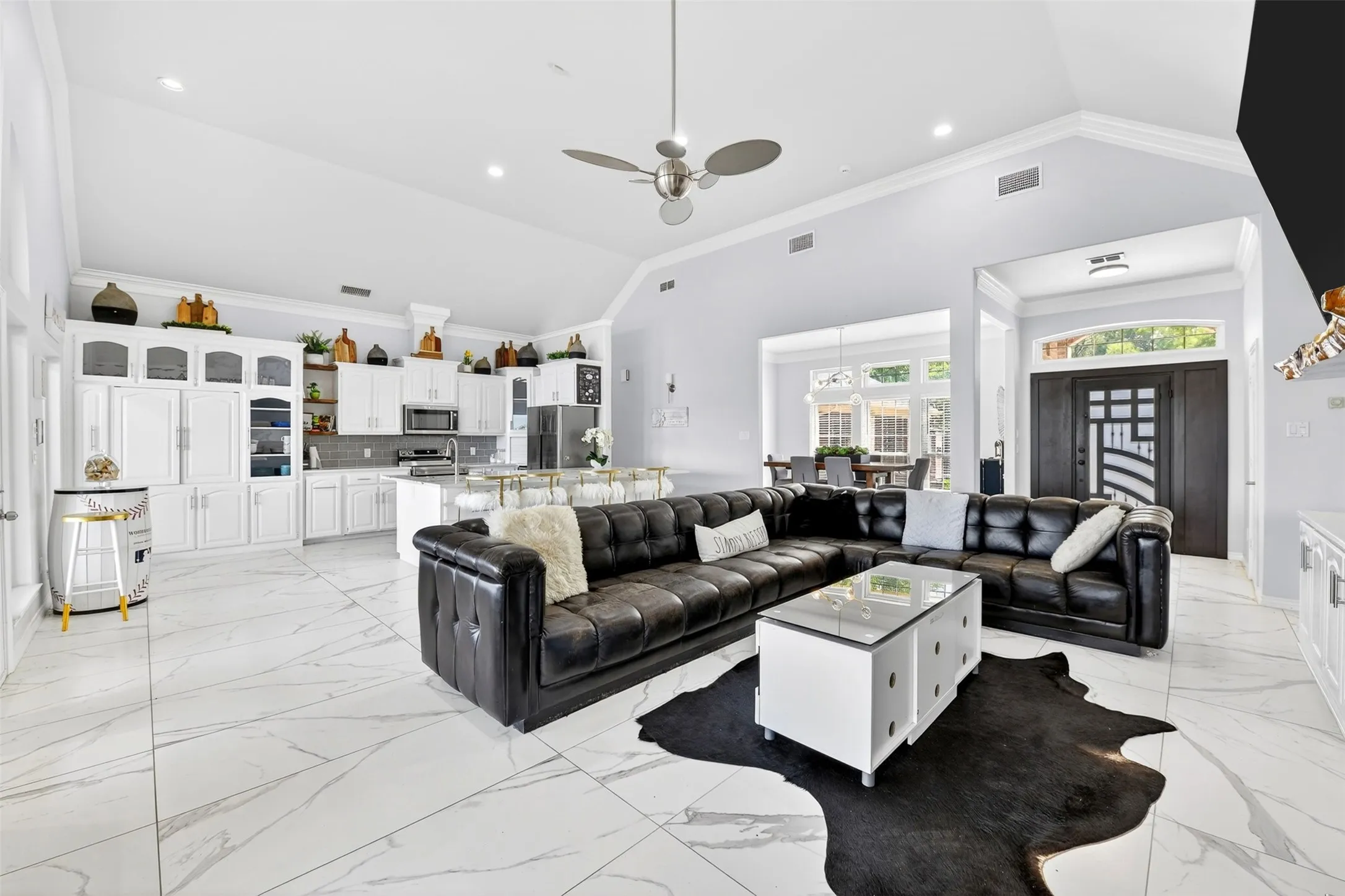 Open concept living area perfect for large gatherings