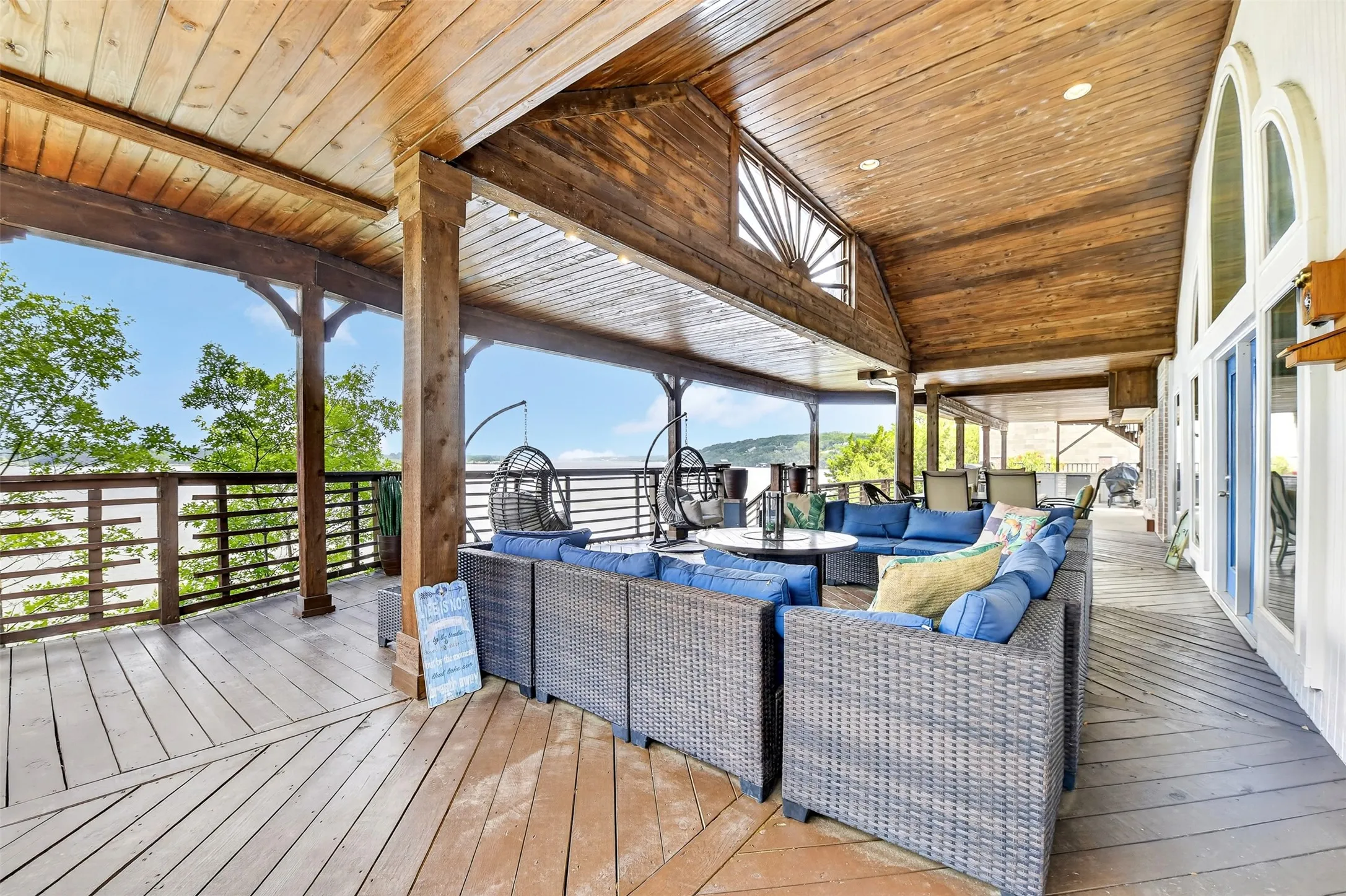 3 story deck that overlooks the lake