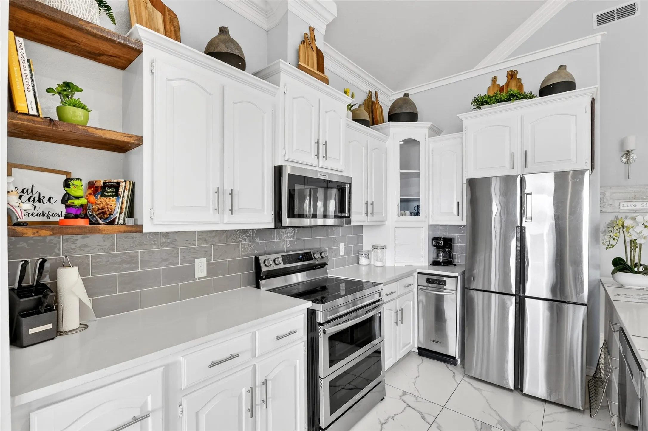 Single Family Residence For Rent in Hood County , 4508 Chavez Court, Granbury, Texas 76048, 5 Bedroom, 3 Bathroom, 2 Garage spaces, 2,773 Sqft, built in 1996, Price $4,995, mls#21363992, Real Estate Agent in Granbury, Homes For Rent in Hood county, Homes For Rent in Granbury, Realtor in Granbury Texas, Real Estate Brokerage Independent Realty Texas, Luminita Cordes Realtor