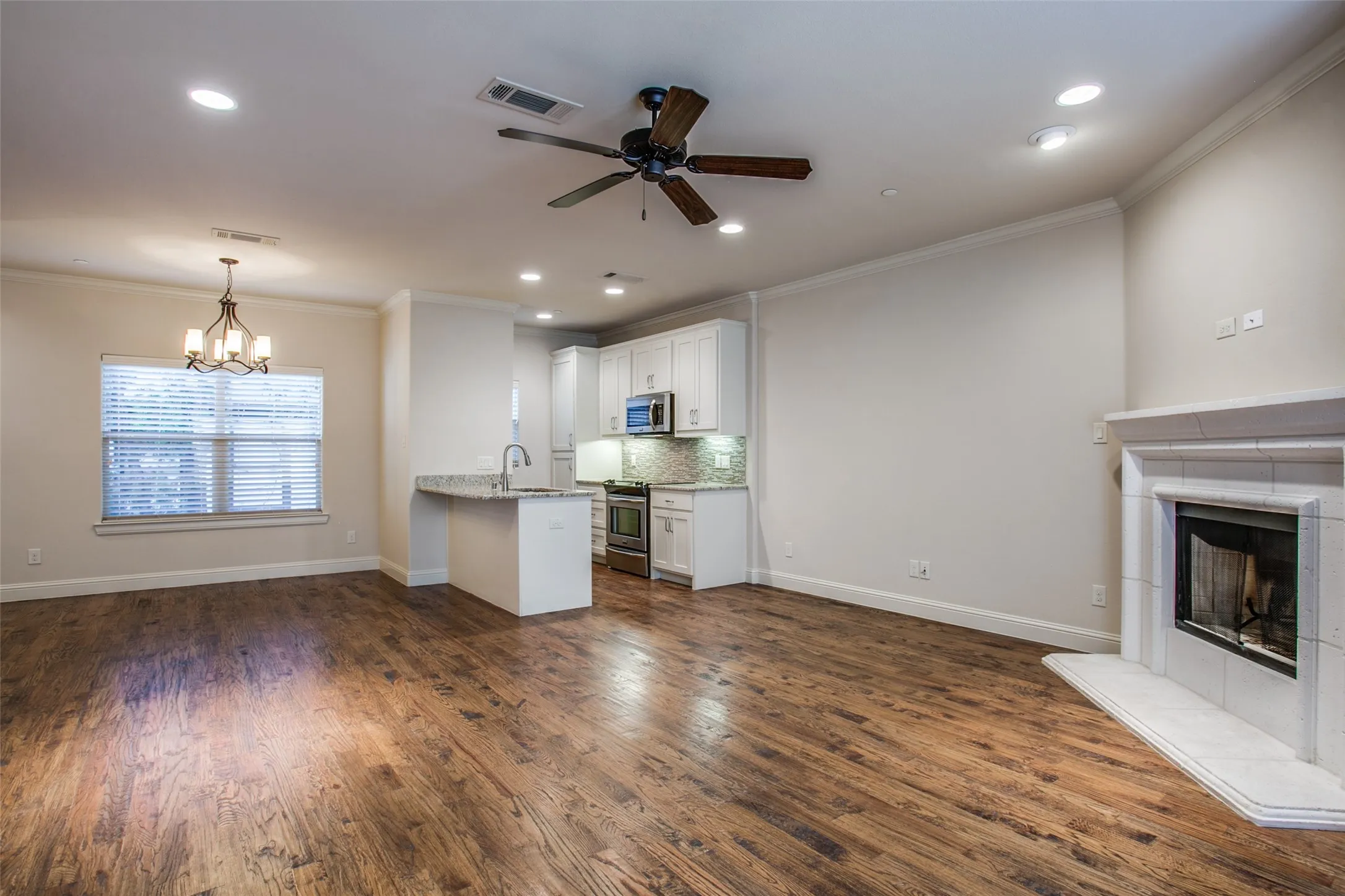 Townhouse For Rent in Dallas County , 6136 Oram Street 2, Dallas, Texas 75206, 2 Bedroom, 3 Bathroom, 2 Garage spaces, 1,579 Sqft, built in 2014, mls#21364310, Real Estate Agent in Dallas, Homes For Rent in Dallas county, Homes For Rent in Dallas, Realtor in Dallas Texas, Real Estate Brokerage Independent Realty Texas, Luminita Cordes Realtor