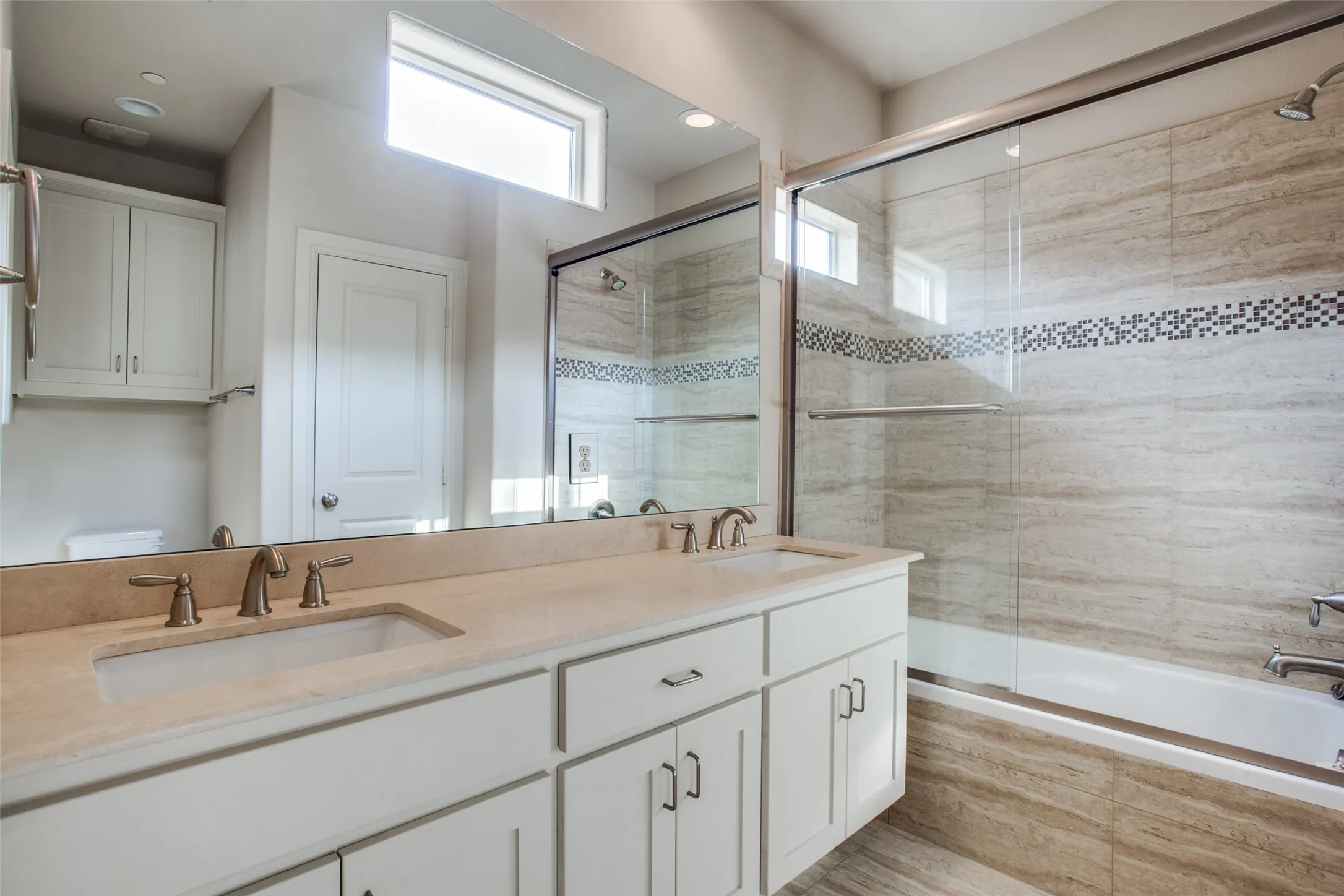 Townhouse For Rent in Dallas County , 6136 Oram Street 2, Dallas, Texas 75206, 2 Bedroom, 3 Bathroom, 2 Garage spaces, 1,579 Sqft, built in 2014, mls#21364310, Real Estate Agent in Dallas, Homes For Rent in Dallas county, Homes For Rent in Dallas, Realtor in Dallas Texas, Real Estate Brokerage Independent Realty Texas, Luminita Cordes Realtor