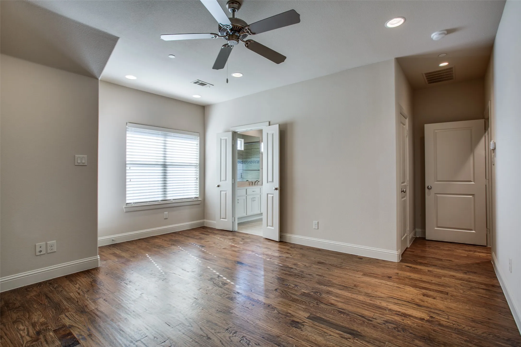 Townhouse For Rent in Dallas County , 6136 Oram Street 2, Dallas, Texas 75206, 2 Bedroom, 3 Bathroom, 2 Garage spaces, 1,579 Sqft, built in 2014, mls#21364310, Real Estate Agent in Dallas, Homes For Rent in Dallas county, Homes For Rent in Dallas, Realtor in Dallas Texas, Real Estate Brokerage Independent Realty Texas, Luminita Cordes Realtor