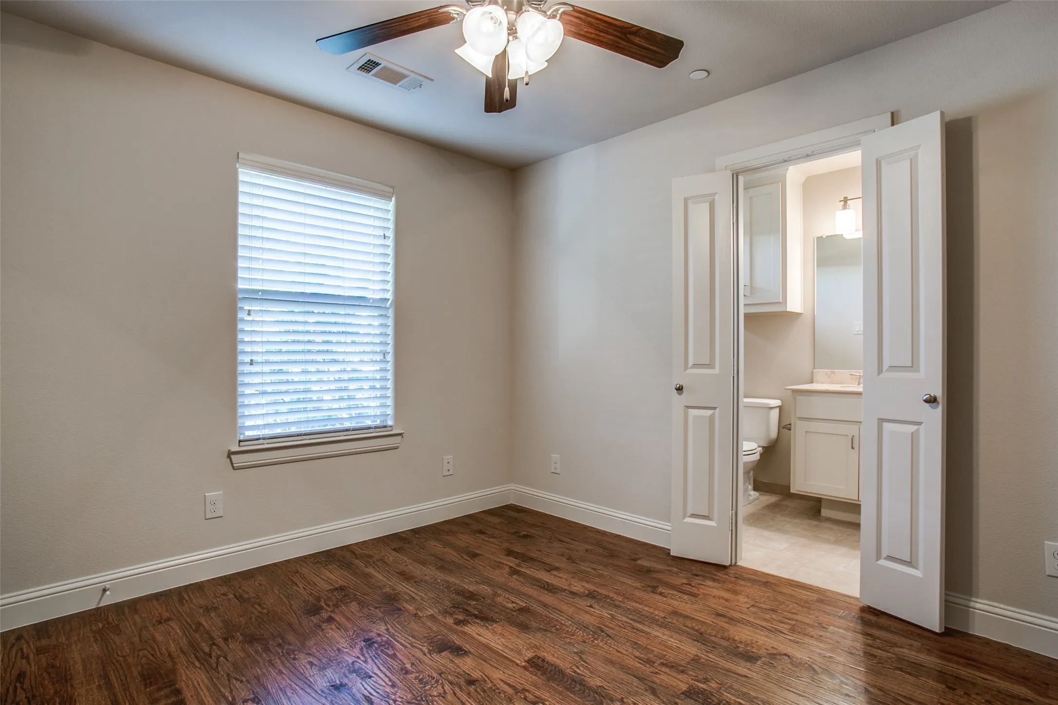 Townhouse For Rent in Dallas County , 6136 Oram Street 2, Dallas, Texas 75206, 2 Bedroom, 3 Bathroom, 2 Garage spaces, 1,579 Sqft, built in 2014, mls#21364310, Real Estate Agent in Dallas, Homes For Rent in Dallas county, Homes For Rent in Dallas, Realtor in Dallas Texas, Real Estate Brokerage Independent Realty Texas, Luminita Cordes Realtor