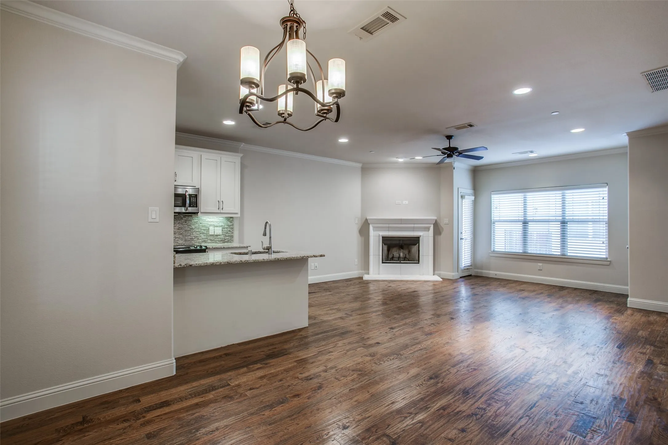 Townhouse For Rent in Dallas County , 6136 Oram Street 2, Dallas, Texas 75206, 2 Bedroom, 3 Bathroom, 2 Garage spaces, 1,579 Sqft, built in 2014, mls#21364310, Real Estate Agent in Dallas, Homes For Rent in Dallas county, Homes For Rent in Dallas, Realtor in Dallas Texas, Real Estate Brokerage Independent Realty Texas, Luminita Cordes Realtor