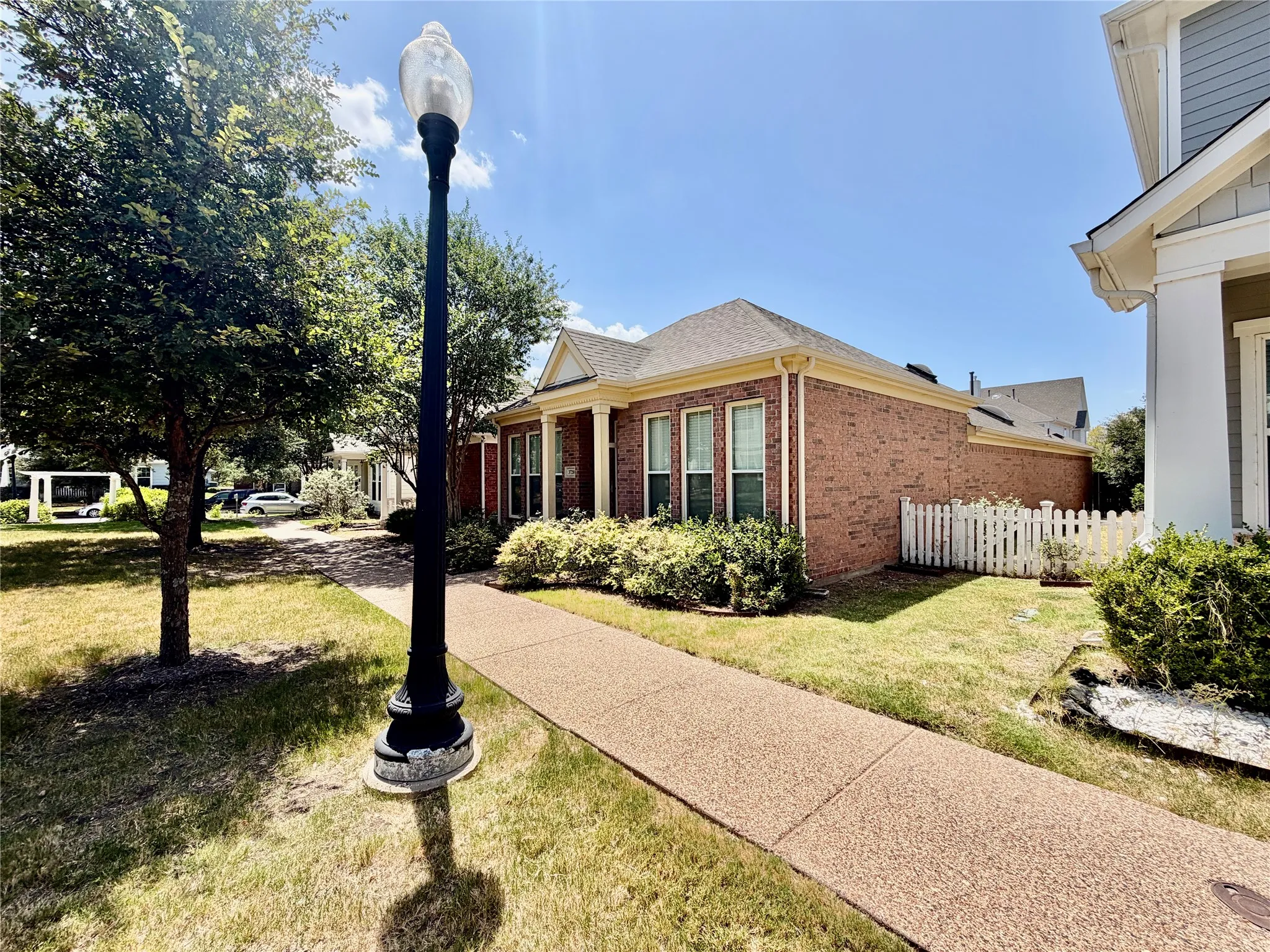 Single Family Residence For Rent in Dallas County , 3720 Prague Mews, Dallas, Texas 75236, 3 Bedroom, 2 Bathroom, 2 Garage spaces, 1,712 Sqft, built in 2007, mls#21364309, Real Estate Agent in Dallas, Homes For Rent in Dallas county, Homes For Rent in Dallas, Realtor in Dallas Texas, Real Estate Brokerage Independent Realty Texas, Luminita Cordes Realtor
