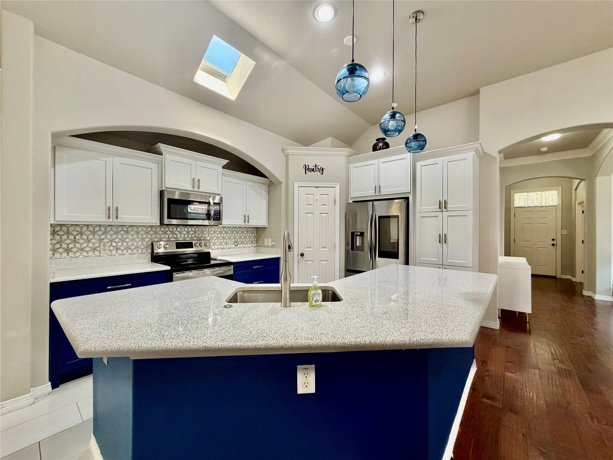 Single Family Residence For Rent in Dallas County , 3720 Prague Mews, Dallas, Texas 75236, 3 Bedroom, 2 Bathroom, 2 Garage spaces, 1,712 Sqft, built in 2007, mls#21364309, Real Estate Agent in Dallas, Homes For Rent in Dallas county, Homes For Rent in Dallas, Realtor in Dallas Texas, Real Estate Brokerage Independent Realty Texas, Luminita Cordes Realtor