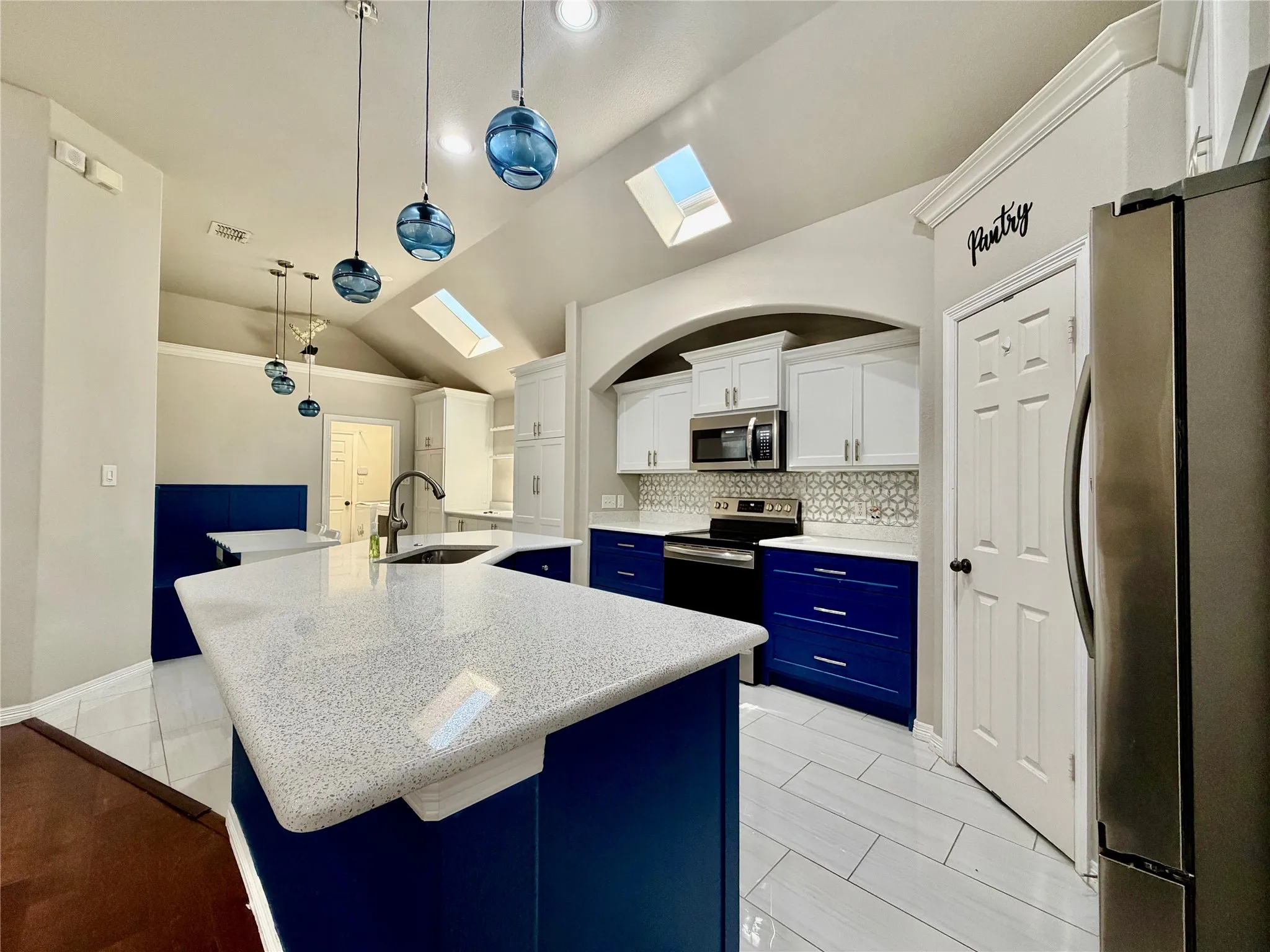 Single Family Residence For Rent in Dallas County , 3720 Prague Mews, Dallas, Texas 75236, 3 Bedroom, 2 Bathroom, 2 Garage spaces, 1,712 Sqft, built in 2007, mls#21364309, Real Estate Agent in Dallas, Homes For Rent in Dallas county, Homes For Rent in Dallas, Realtor in Dallas Texas, Real Estate Brokerage Independent Realty Texas, Luminita Cordes Realtor