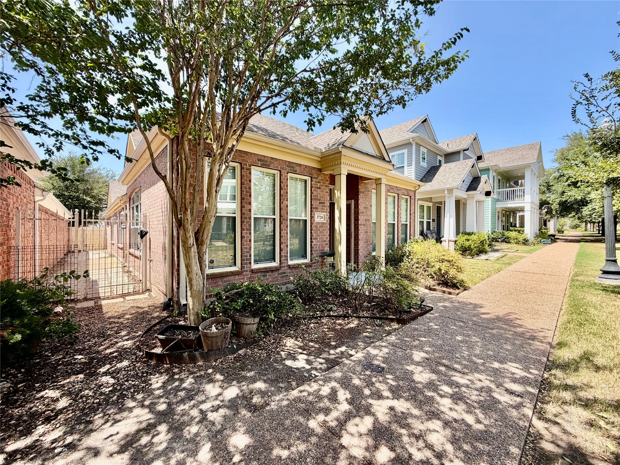Single Family Residence For Rent in Dallas County , 3720 Prague Mews, Dallas, Texas 75236, 3 Bedroom, 2 Bathroom, 2 Garage spaces, 1,712 Sqft, built in 2007, mls#21364309, Real Estate Agent in Dallas, Homes For Rent in Dallas county, Homes For Rent in Dallas, Realtor in Dallas Texas, Real Estate Brokerage Independent Realty Texas, Luminita Cordes Realtor