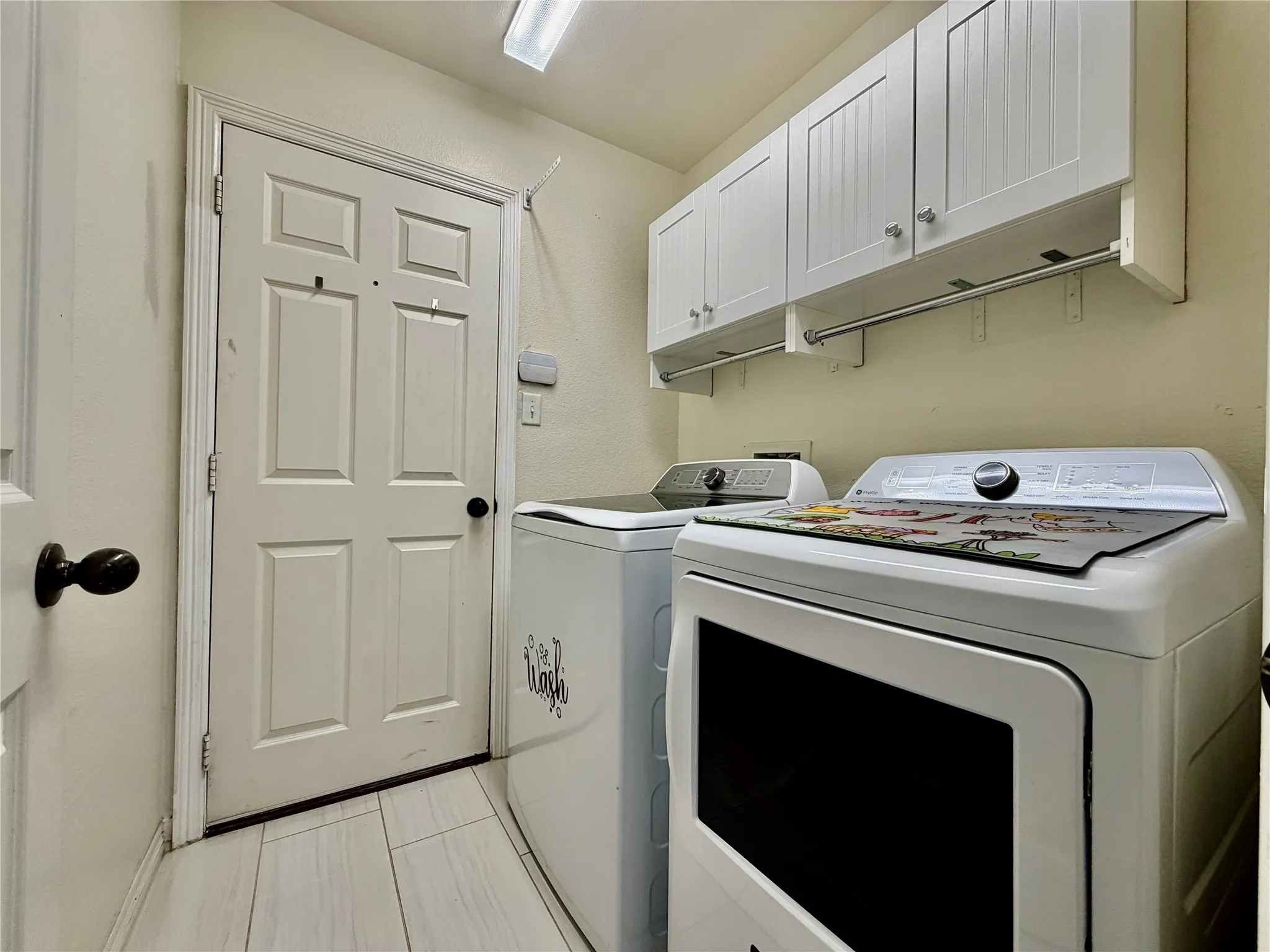 Single Family Residence For Rent in Dallas County , 3720 Prague Mews, Dallas, Texas 75236, 3 Bedroom, 2 Bathroom, 2 Garage spaces, 1,712 Sqft, built in 2007, mls#21364309, Real Estate Agent in Dallas, Homes For Rent in Dallas county, Homes For Rent in Dallas, Realtor in Dallas Texas, Real Estate Brokerage Independent Realty Texas, Luminita Cordes Realtor