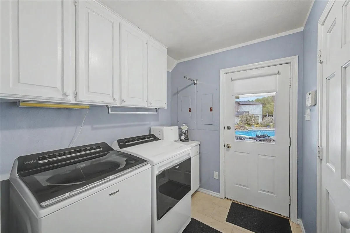 Single Family Residence For Sale in Tarrant County , 8941 Crest Wood Drive, Fort Worth, Texas 76179, 4 Bedroom, 4 Bathroom, 4 Garage spaces, 3,643 Sqft, built in 1984, mls#21362732, Real Estate Agent in Fort Worth, Homes For Sale in Tarrant county, Homes For Sale in Fort Worth, Realtor in Fort Worth Texas, Real Estate Brokerage Independent Realty Texas, Luminita Cordes Realtor