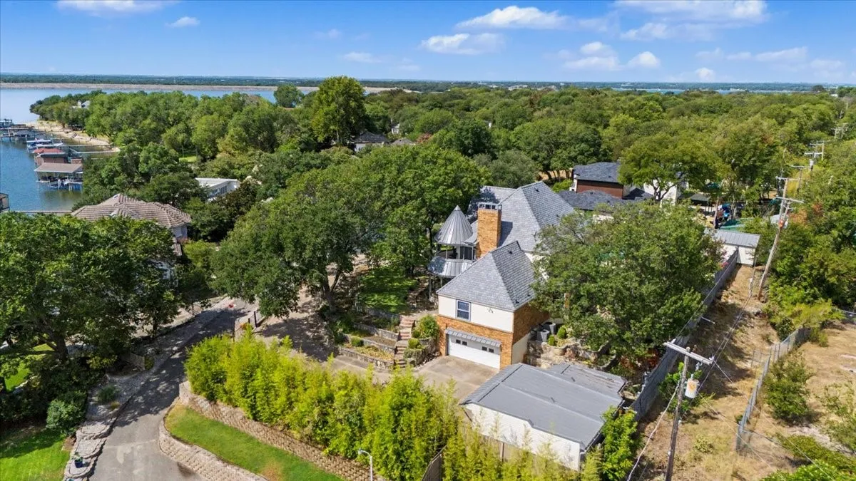 Single Family Residence For Sale in Tarrant County , 8941 Crest Wood Drive, Fort Worth, Texas 76179, 4 Bedroom, 4 Bathroom, 4 Garage spaces, 3,643 Sqft, built in 1984, mls#21362732, Real Estate Agent in Fort Worth, Homes For Sale in Tarrant county, Homes For Sale in Fort Worth, Realtor in Fort Worth Texas, Real Estate Brokerage Independent Realty Texas, Luminita Cordes Realtor