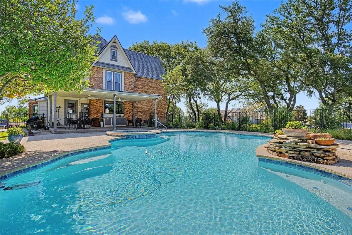 Single Family Residence For Sale in Tarrant County , 8941 Crest Wood Drive, Fort Worth, Texas 76179, 4 Bedroom, 4 Bathroom, 4 Garage spaces, 3,643 Sqft, built in 1984, mls#21362732, Real Estate Agent in Fort Worth, Homes For Sale in Tarrant county, Homes For Sale in Fort Worth, Realtor in Fort Worth Texas, Real Estate Brokerage Independent Realty Texas, Luminita Cordes Realtor