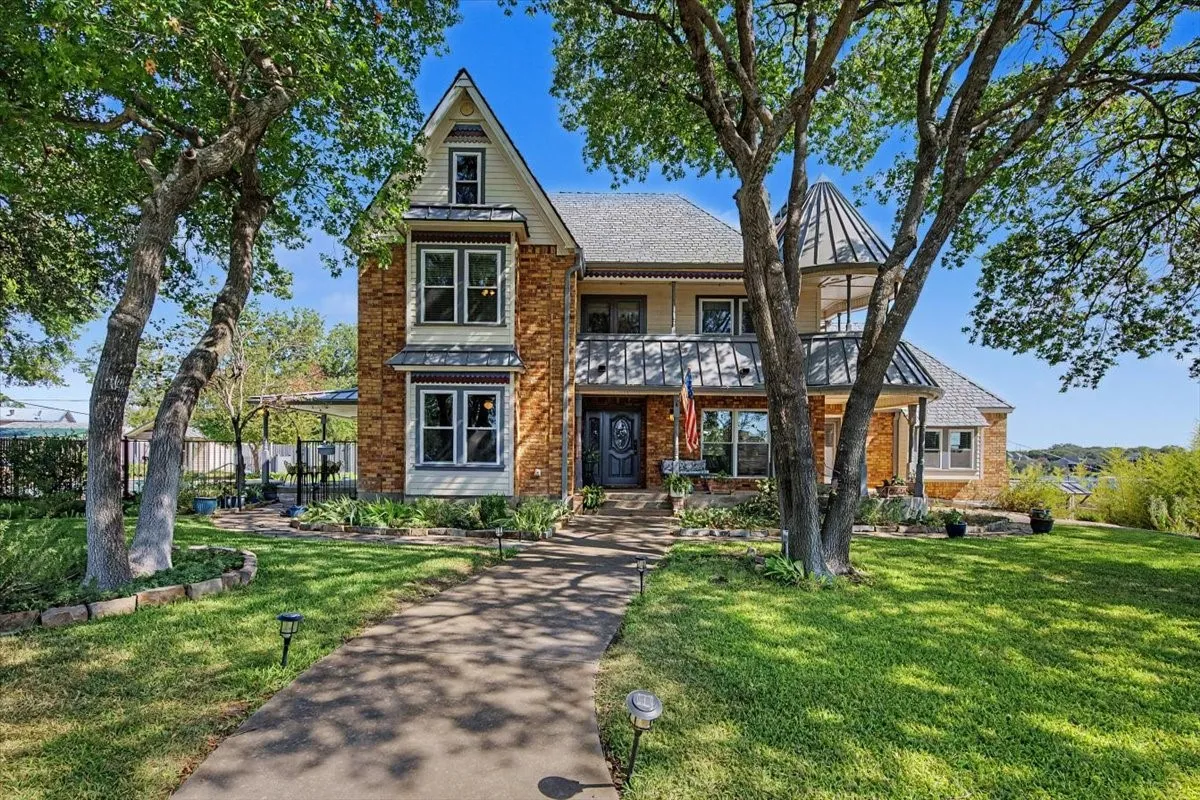 Single Family Residence For Sale in Tarrant County , 8941 Crest Wood Drive, Fort Worth, Texas 76179, 4 Bedroom, 4 Bathroom, 4 Garage spaces, 3,643 Sqft, built in 1984, mls#21362732, Real Estate Agent in Fort Worth, Homes For Sale in Tarrant county, Homes For Sale in Fort Worth, Realtor in Fort Worth Texas, Real Estate Brokerage Independent Realty Texas, Luminita Cordes Realtor