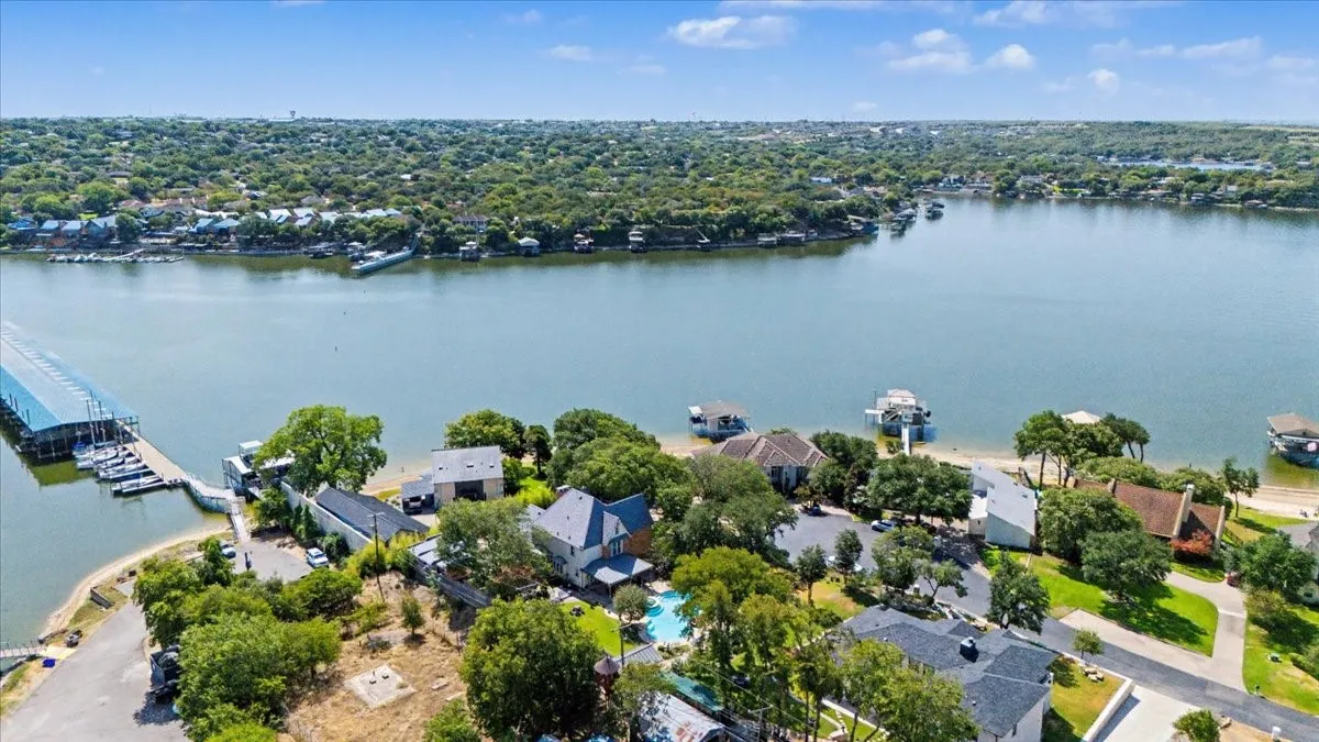 Single Family Residence For Sale in Tarrant County , 8941 Crest Wood Drive, Fort Worth, Texas 76179, 4 Bedroom, 4 Bathroom, 4 Garage spaces, 3,643 Sqft, built in 1984, mls#21362732, Real Estate Agent in Fort Worth, Homes For Sale in Tarrant county, Homes For Sale in Fort Worth, Realtor in Fort Worth Texas, Real Estate Brokerage Independent Realty Texas, Luminita Cordes Realtor
