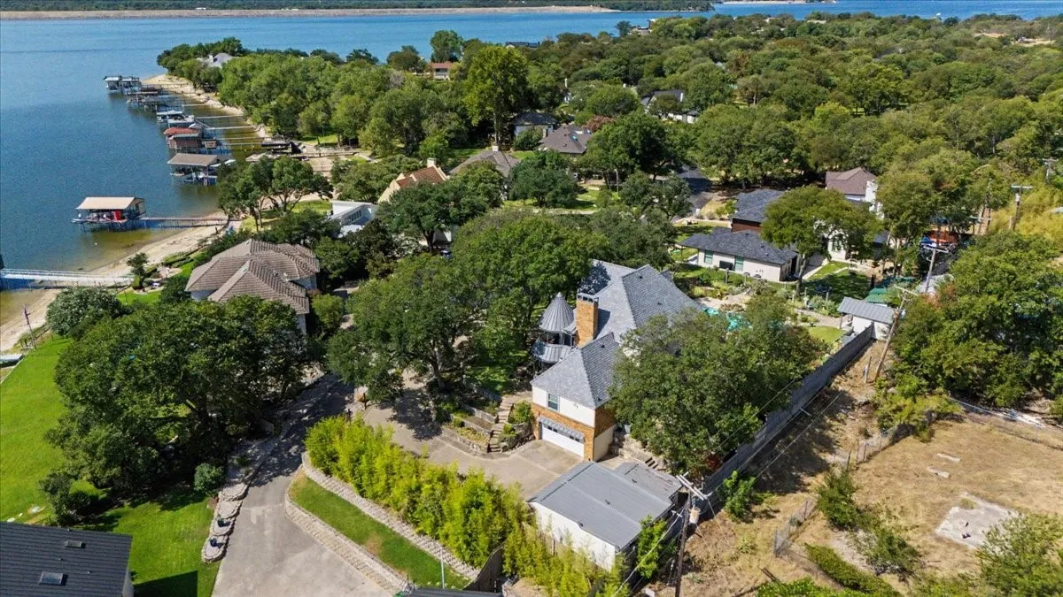 Single Family Residence For Sale in Tarrant County , 8941 Crest Wood Drive, Fort Worth, Texas 76179, 4 Bedroom, 4 Bathroom, 4 Garage spaces, 3,643 Sqft, built in 1984, mls#21362732, Real Estate Agent in Fort Worth, Homes For Sale in Tarrant county, Homes For Sale in Fort Worth, Realtor in Fort Worth Texas, Real Estate Brokerage Independent Realty Texas, Luminita Cordes Realtor