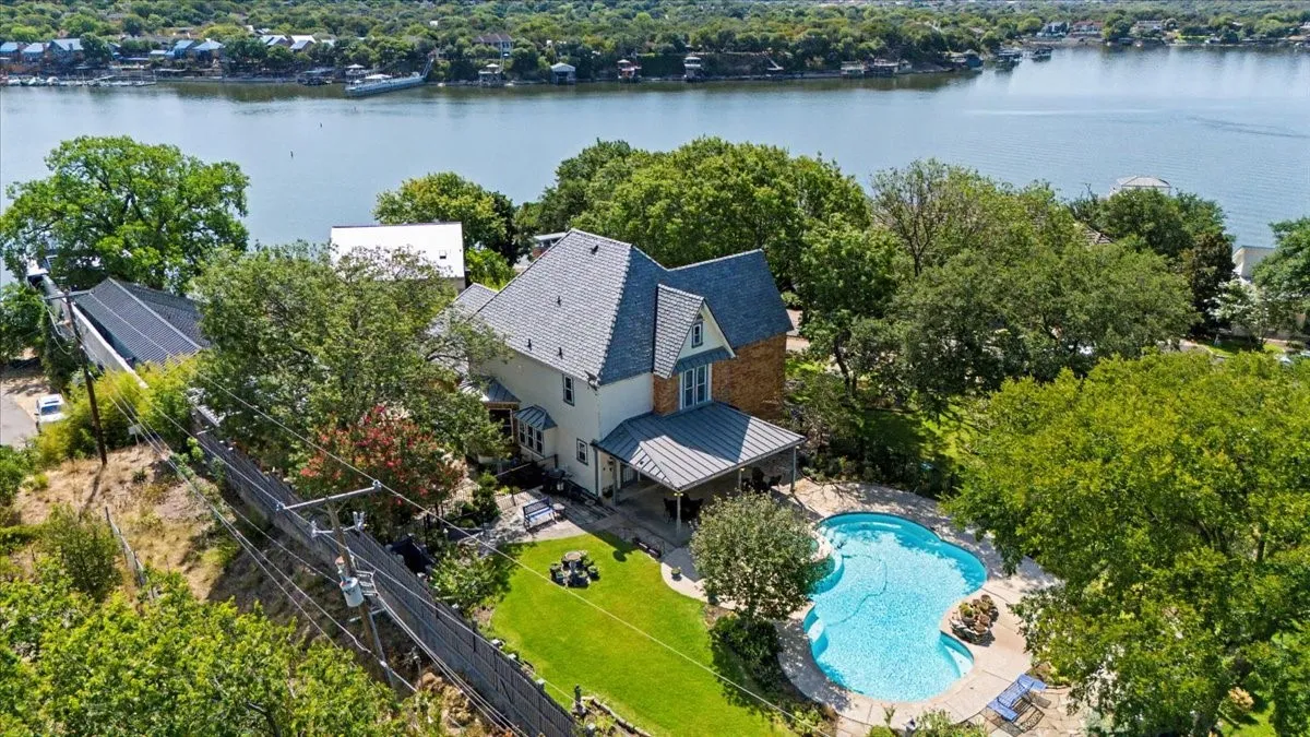 Single Family Residence For Sale in Tarrant County , 8941 Crest Wood Drive, Fort Worth, Texas 76179, 4 Bedroom, 4 Bathroom, 4 Garage spaces, 3,643 Sqft, built in 1984, mls#21362732, Real Estate Agent in Fort Worth, Homes For Sale in Tarrant county, Homes For Sale in Fort Worth, Realtor in Fort Worth Texas, Real Estate Brokerage Independent Realty Texas, Luminita Cordes Realtor