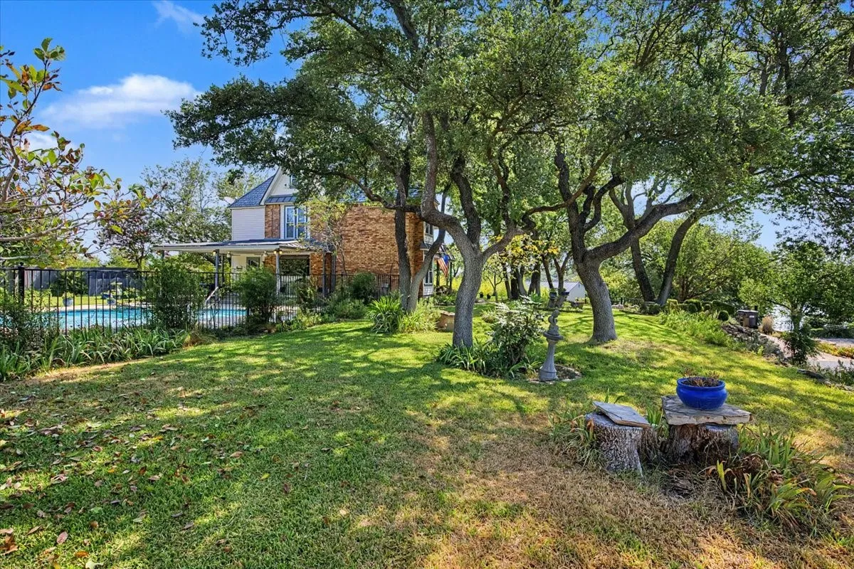Single Family Residence For Sale in Tarrant County , 8941 Crest Wood Drive, Fort Worth, Texas 76179, 4 Bedroom, 4 Bathroom, 4 Garage spaces, 3,643 Sqft, built in 1984, mls#21362732, Real Estate Agent in Fort Worth, Homes For Sale in Tarrant county, Homes For Sale in Fort Worth, Realtor in Fort Worth Texas, Real Estate Brokerage Independent Realty Texas, Luminita Cordes Realtor