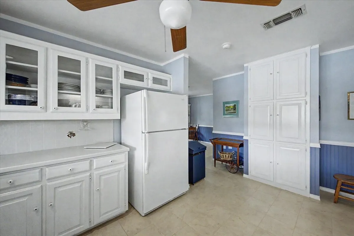 Single Family Residence For Sale in Tarrant County , 8941 Crest Wood Drive, Fort Worth, Texas 76179, 4 Bedroom, 4 Bathroom, 4 Garage spaces, 3,643 Sqft, built in 1984, mls#21362732, Real Estate Agent in Fort Worth, Homes For Sale in Tarrant county, Homes For Sale in Fort Worth, Realtor in Fort Worth Texas, Real Estate Brokerage Independent Realty Texas, Luminita Cordes Realtor