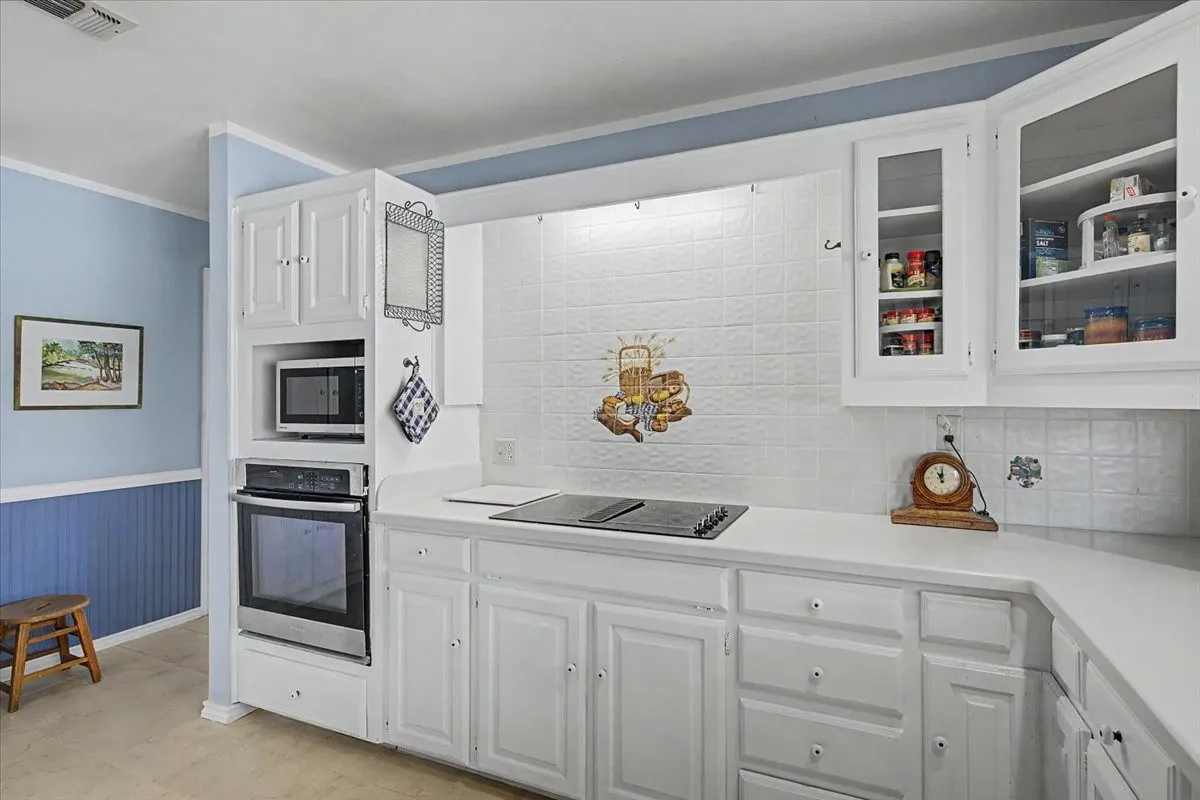 Single Family Residence For Sale in Tarrant County , 8941 Crest Wood Drive, Fort Worth, Texas 76179, 4 Bedroom, 4 Bathroom, 4 Garage spaces, 3,643 Sqft, built in 1984, mls#21362732, Real Estate Agent in Fort Worth, Homes For Sale in Tarrant county, Homes For Sale in Fort Worth, Realtor in Fort Worth Texas, Real Estate Brokerage Independent Realty Texas, Luminita Cordes Realtor